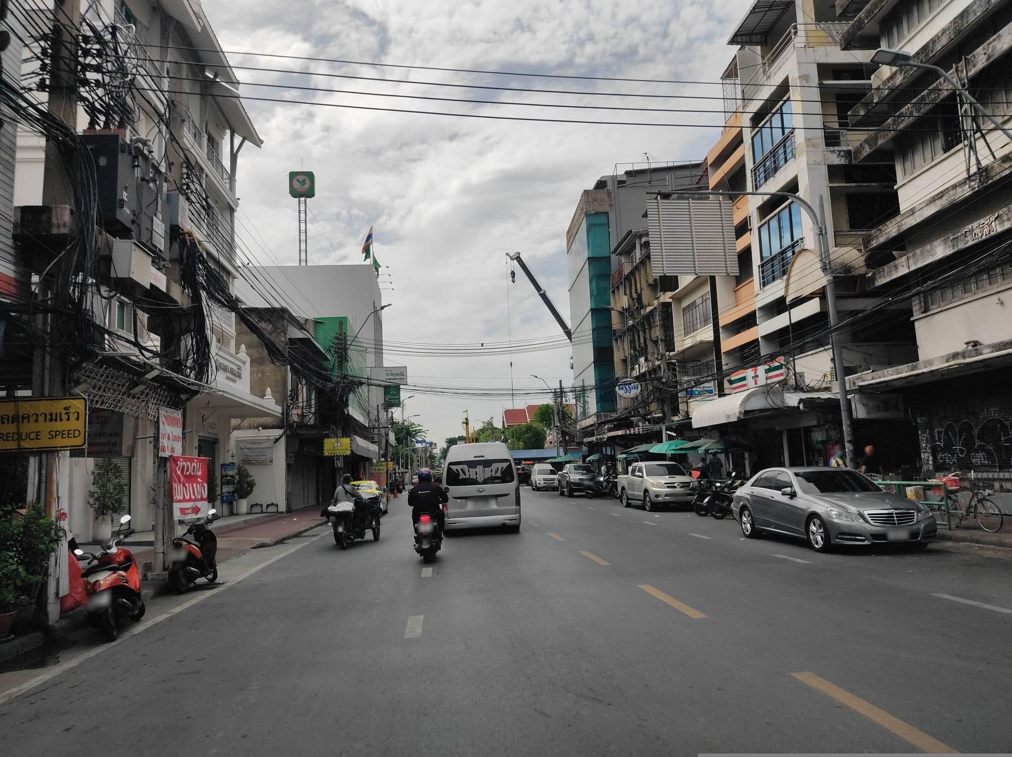 Street view near Counting Stars Hostel, Phra Nakhon