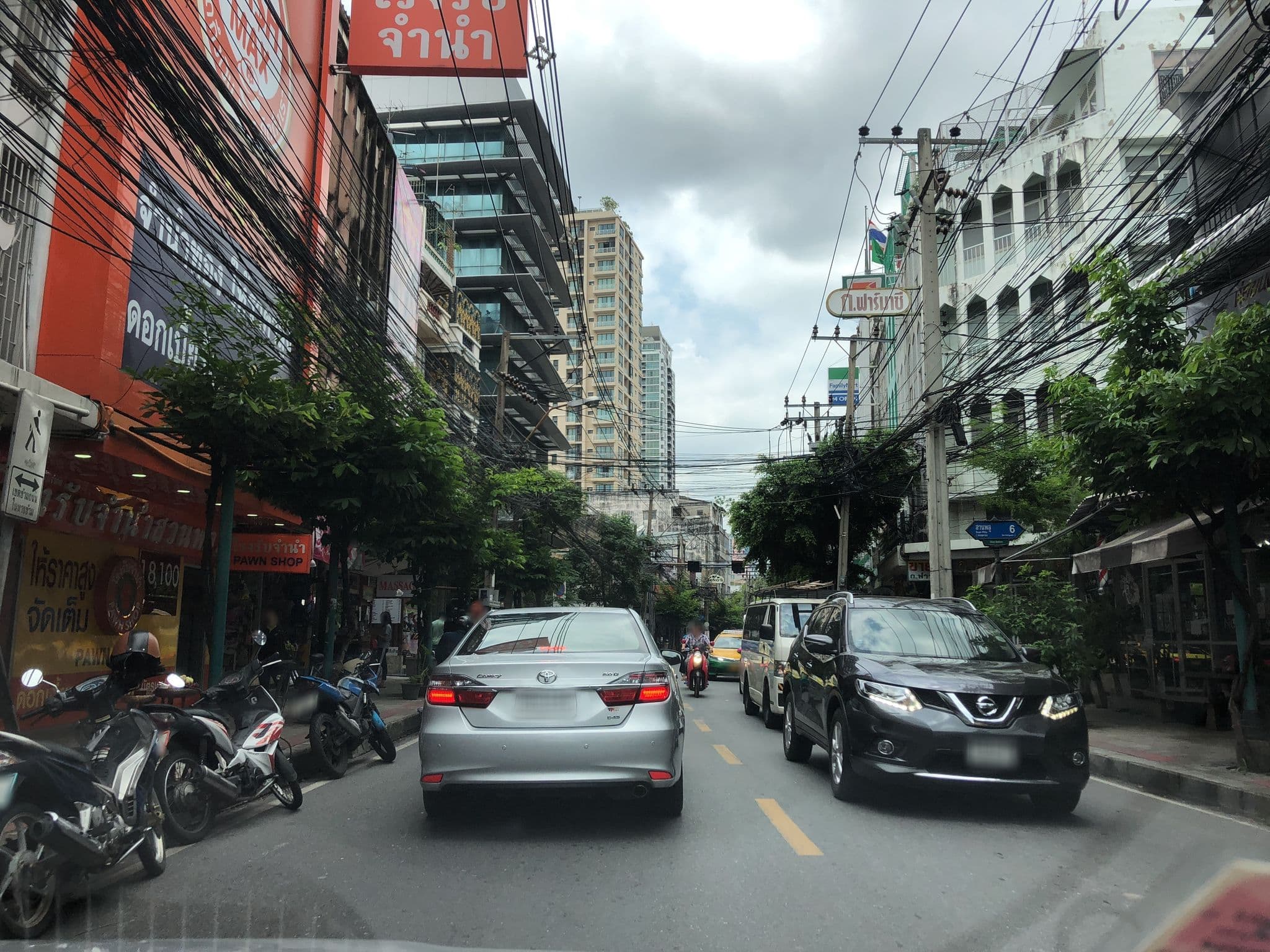 Street view near BB Boutique Sathorn hotel | hotel Sathorn Bangkok | hotel Bangkok, Sathon — © promthak (CC BY-SA · Mapillary)