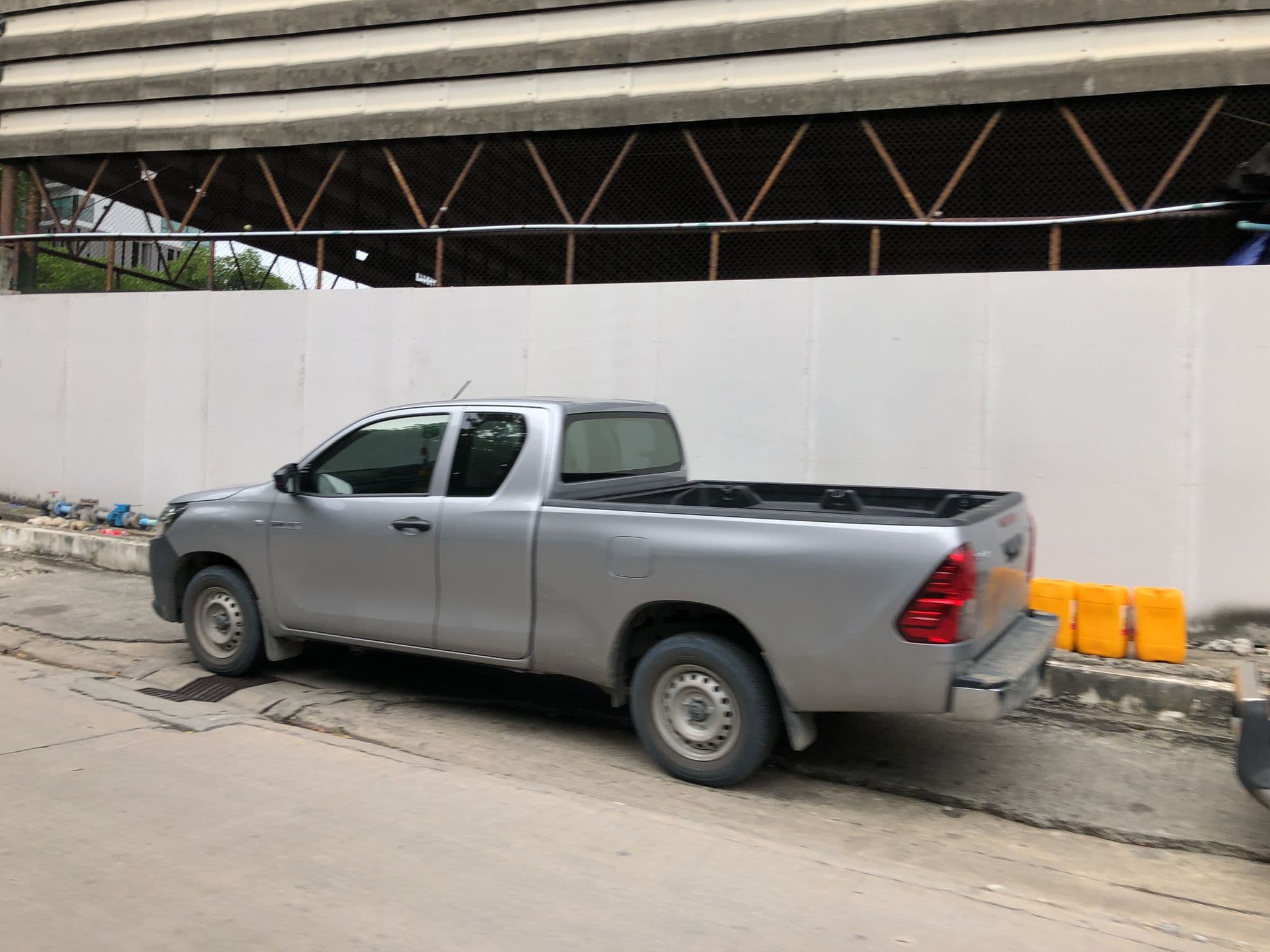 Street view near Oakwood Studios Sukhumvit Bangkok, Khlong Toei — © pimpitcha (CC BY-SA · Mapillary)