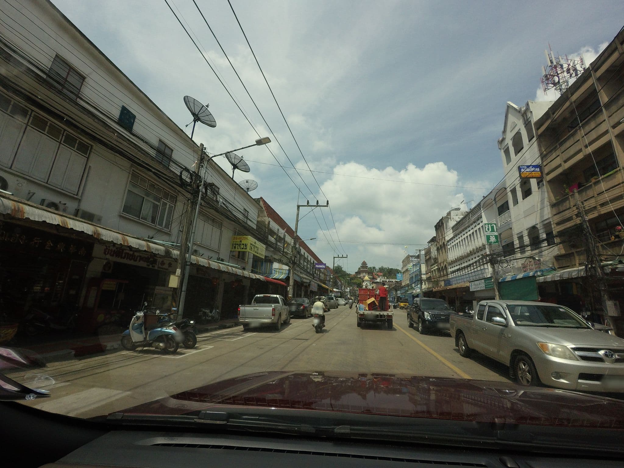 Street view near Jacky Chan Hotel, Betong — © mishari (CC BY-SA · Mapillary)