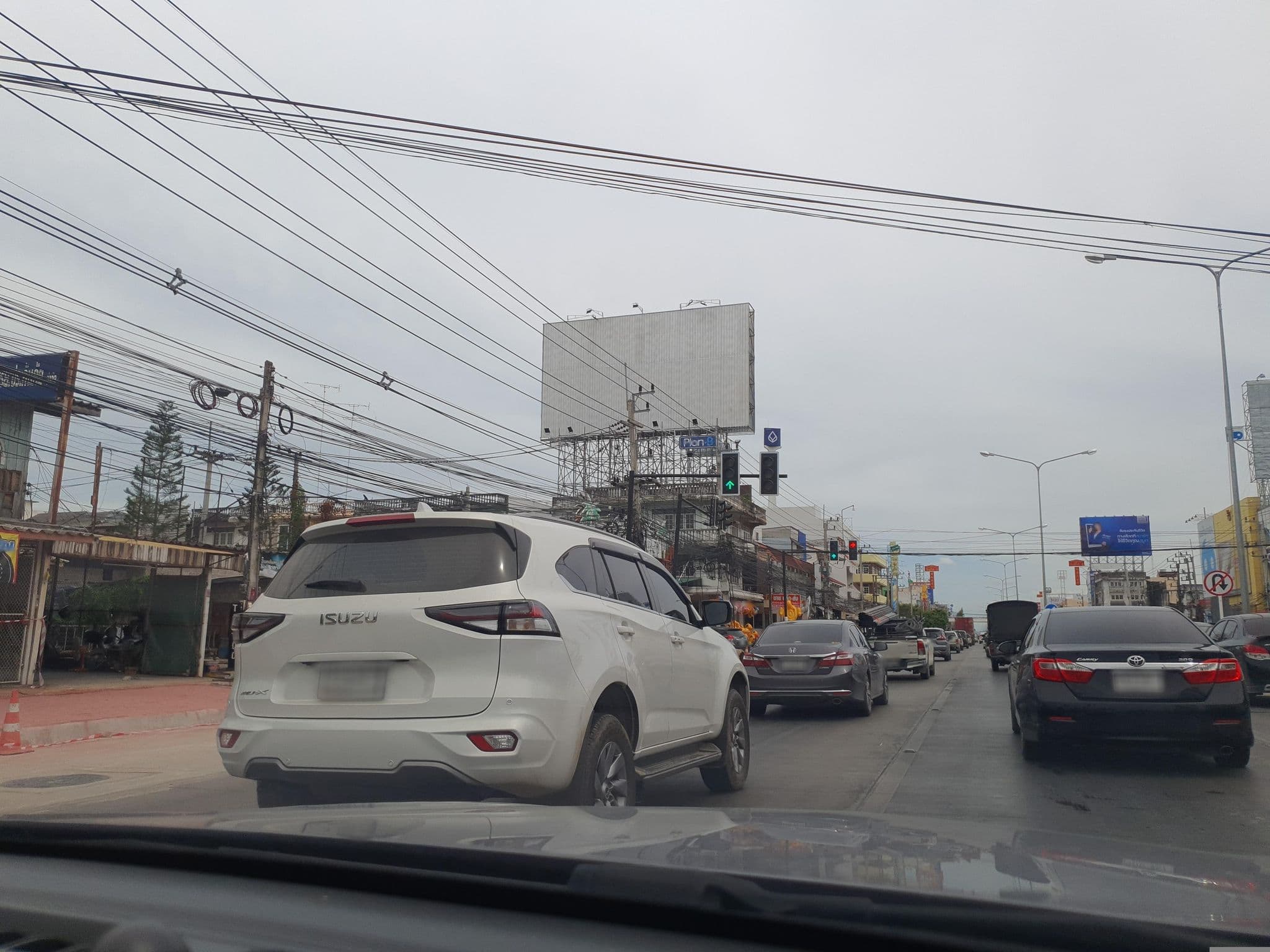 Street view near Sathani Khonsong, Cha-am — © jrcarlsen (CC BY-SA · Mapillary)