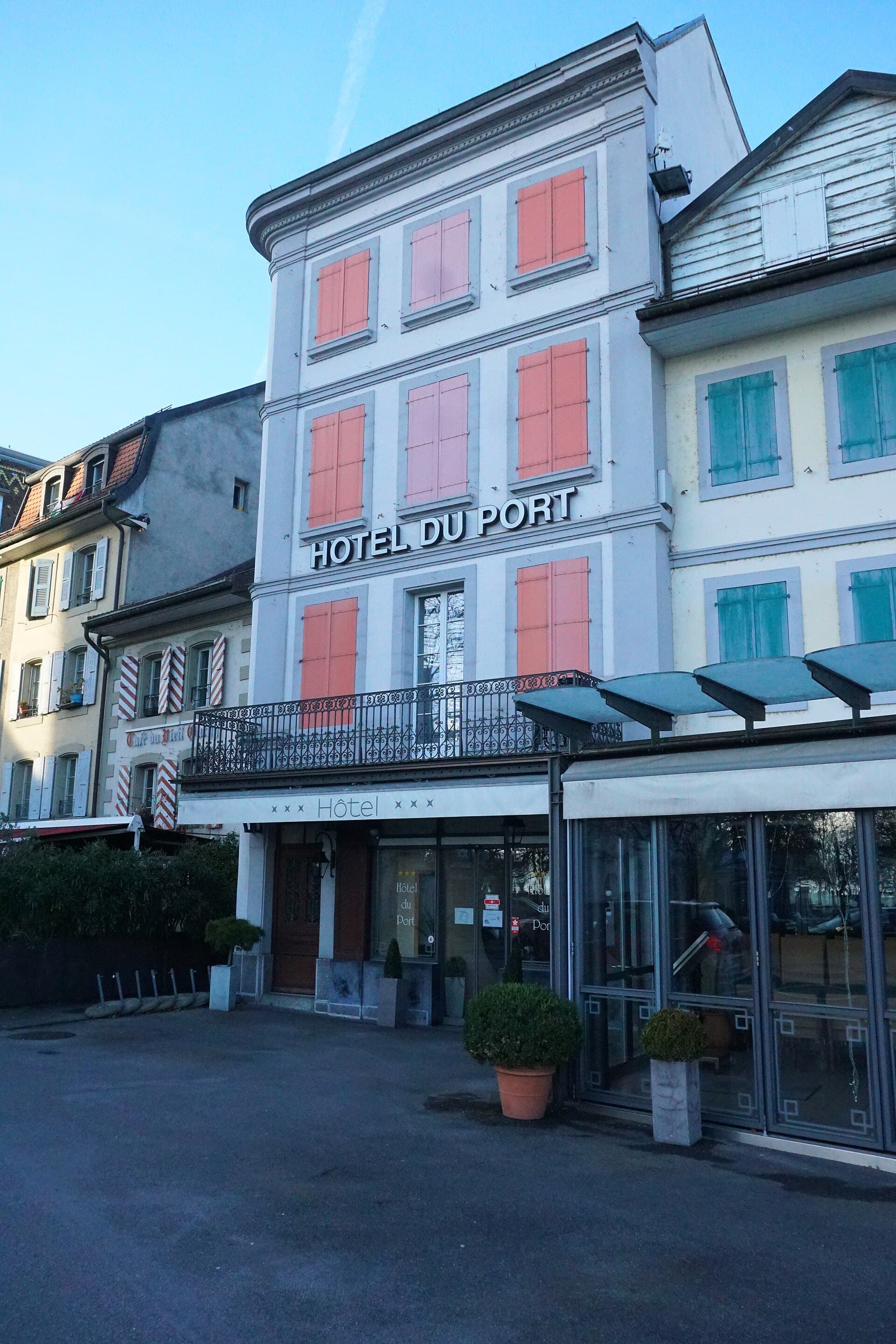 Hôtel du Port (via Wikimedia Commons, CC BY-SA 3.0)