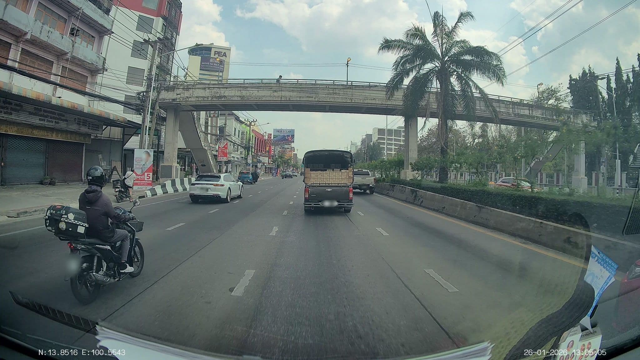 Street view near Missoniya Hotel (โรงแรมมิสโซนิยะ), Lat Yao — © ThailandCambodia (CC BY-SA · Mapillary)