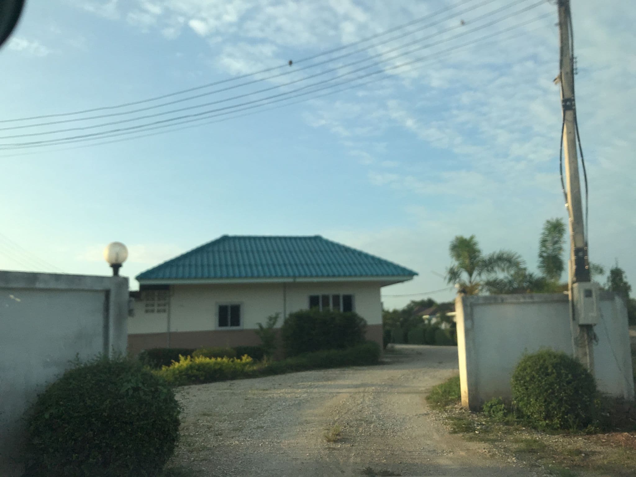 Street view near Daen Mueang Resort, Chiang Kham — © prasert (CC BY-SA · Mapillary)