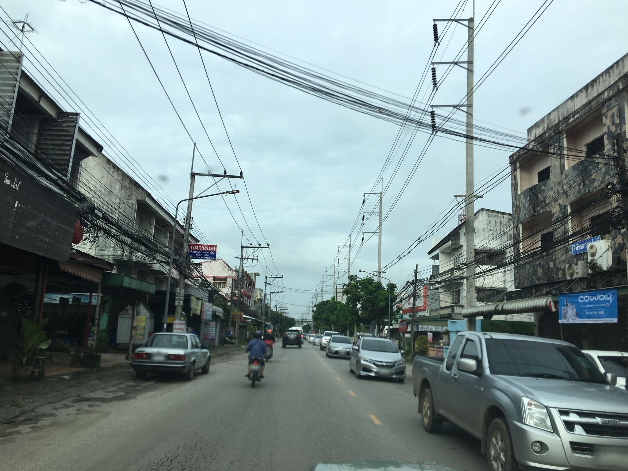 Street view near De Hug Hotel & Residence‎, Chiang Rai — © wapriz (CC BY-SA · Mapillary)