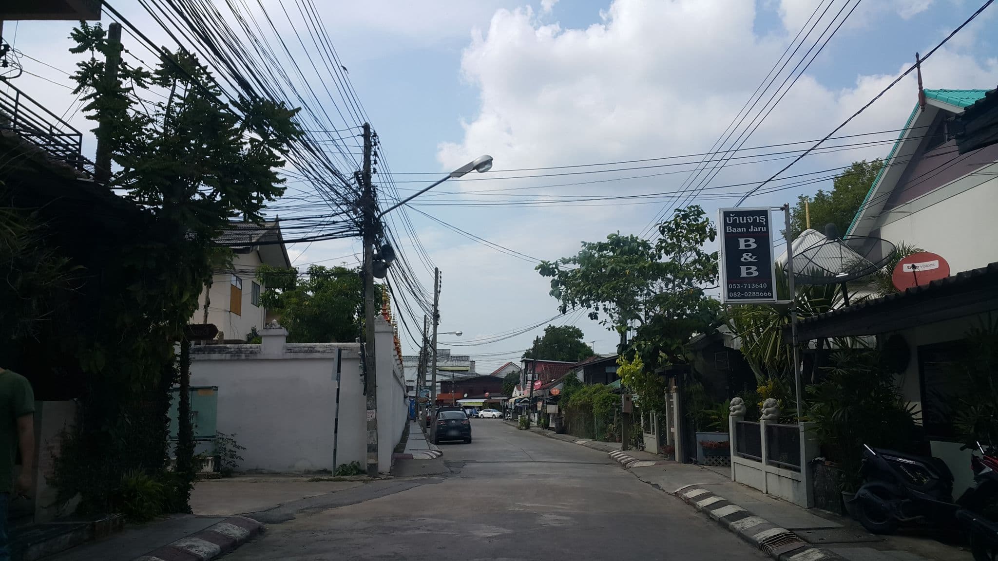 Street view near Tourist Inn Home & Bread, Chiang Rai — © jrcarlsen (CC BY-SA · Mapillary)