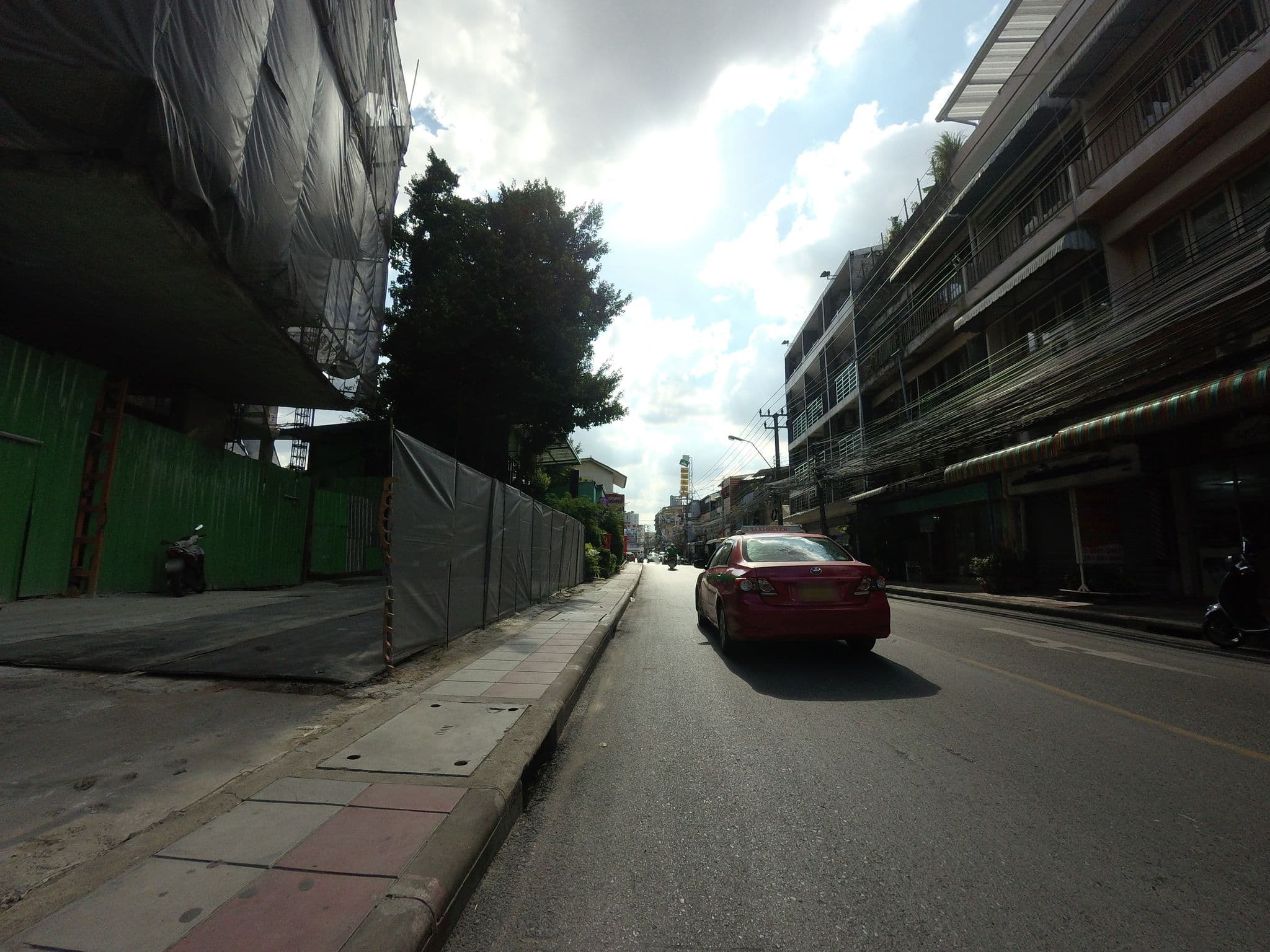 Street view near MeStyle Museum Hotel, Huai Khwang — © mishari (CC BY-SA · Mapillary)