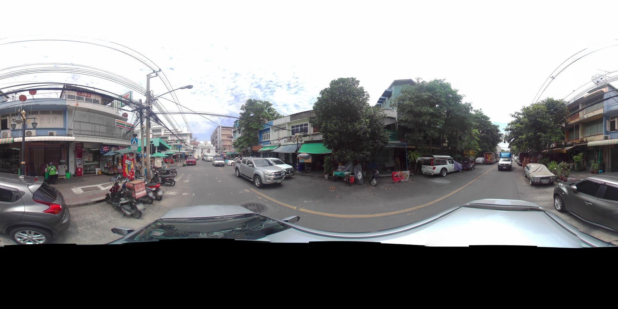 Street view near Shanti Lodge Bangkok, Phra Nakhon — © P05466 (CC BY-SA · Mapillary)