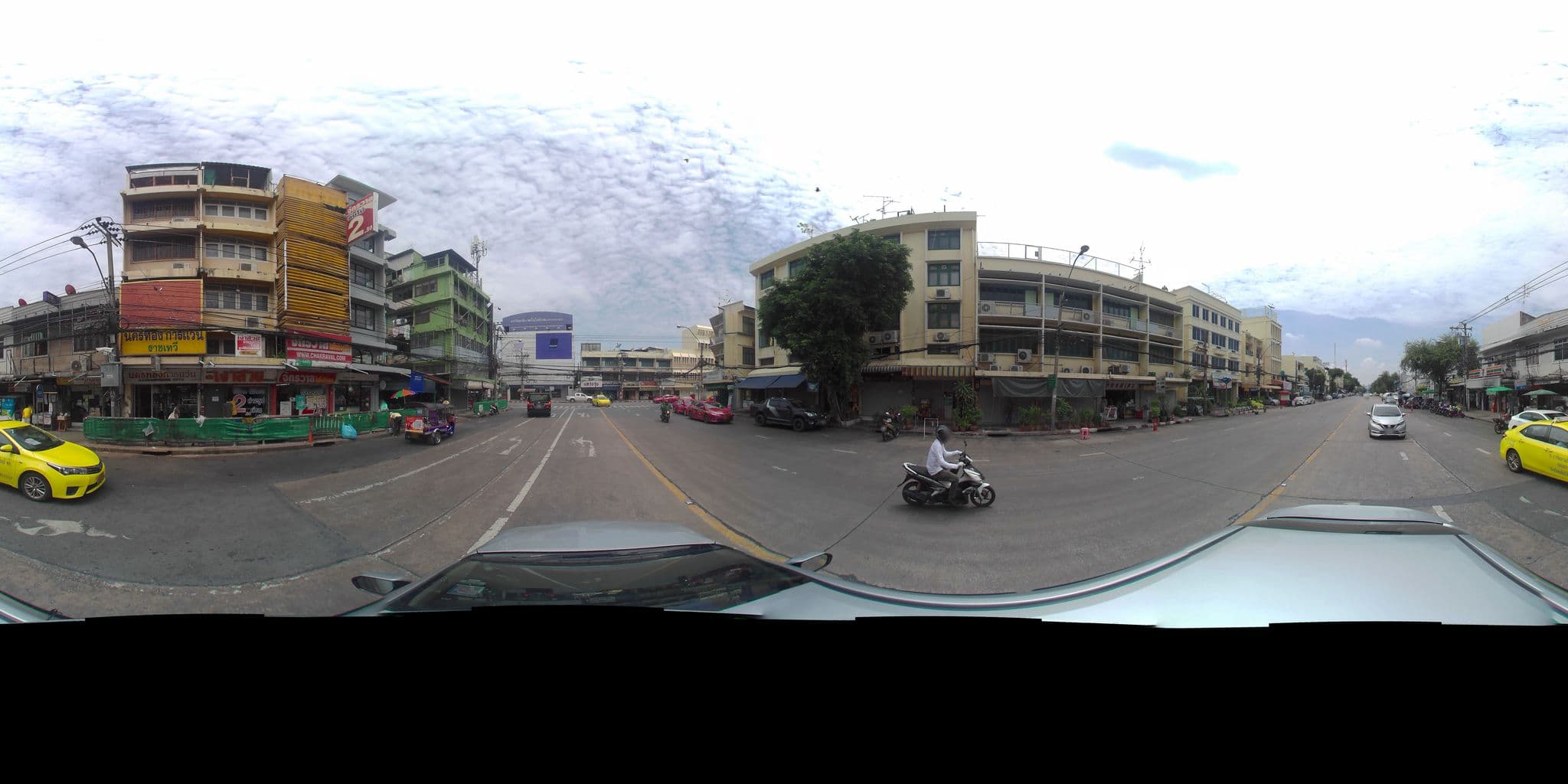 Street view near CASA BLANCA Dusit Khaosan Hostel, Phra Nakhon