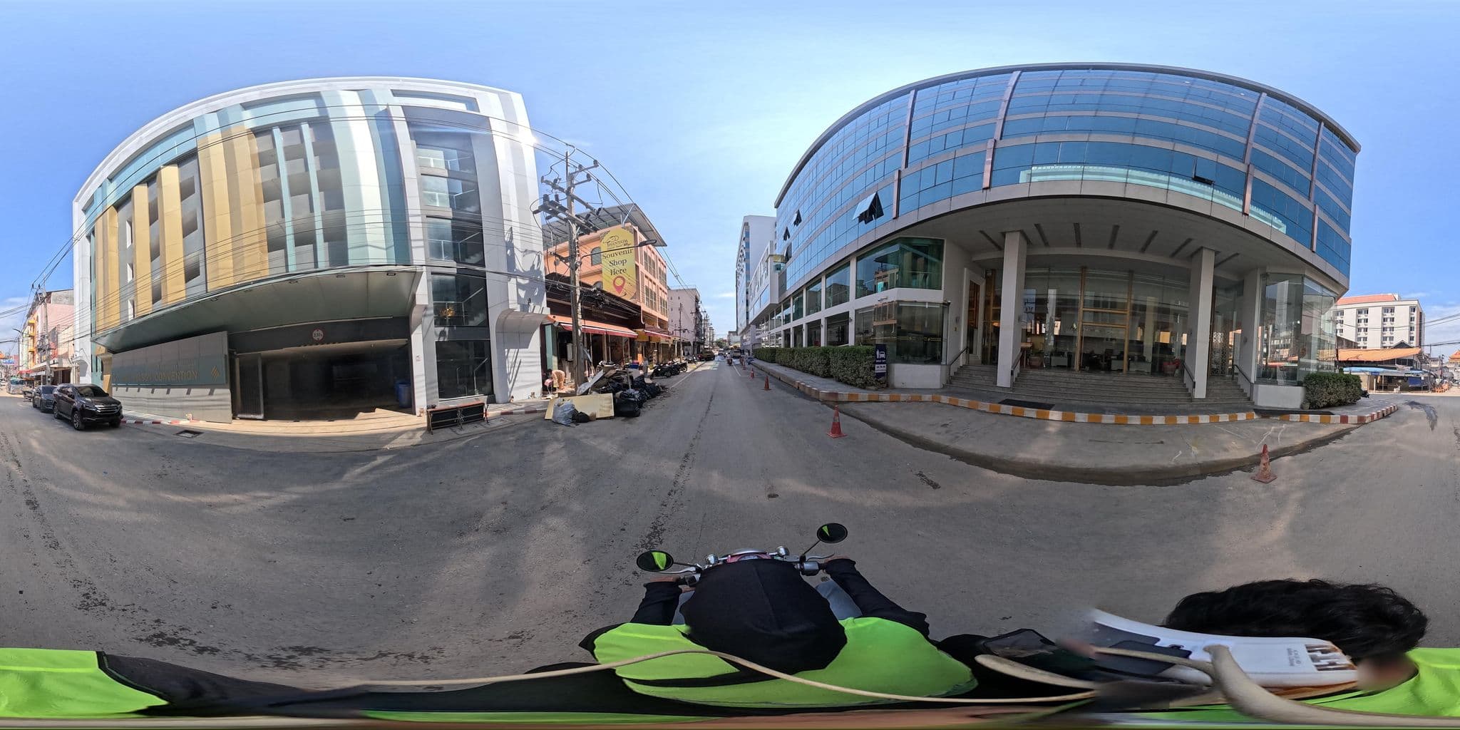 Street view near New Season Square Hotel, Hat Yai
