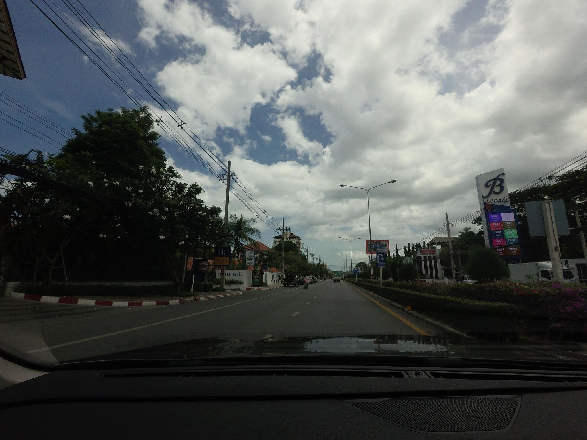 Street view near The Peri Hotel Hua Hin, Hua Hin — © mishari (CC BY-SA · Mapillary)