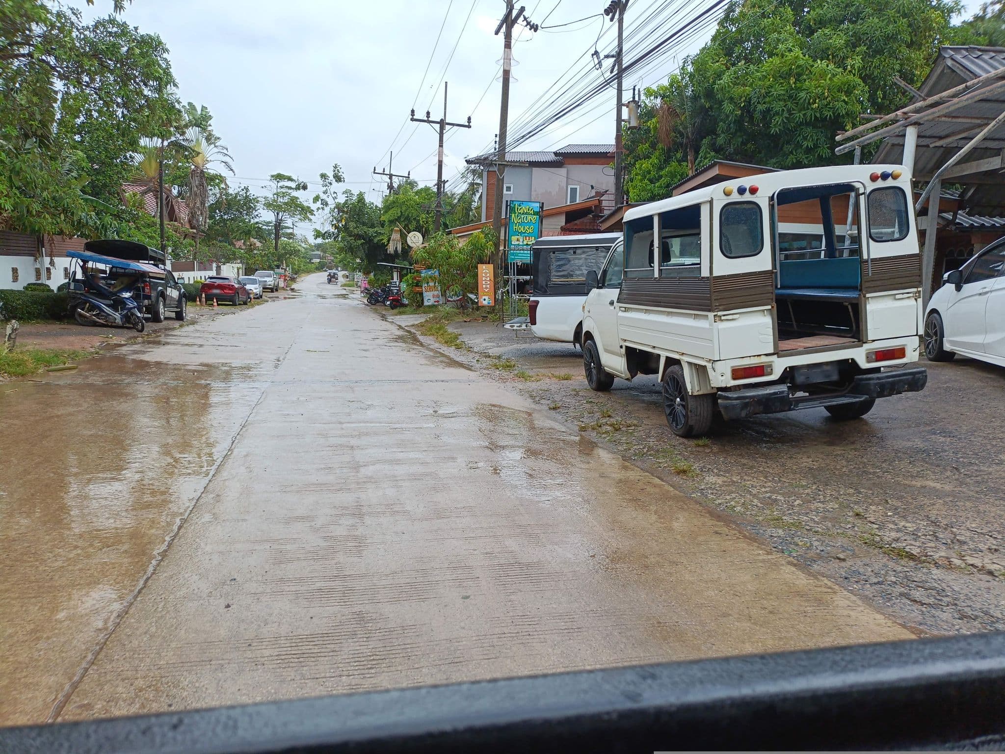 Street view near Lanta Nature House, Ko Lanta — © skillsy (CC BY-SA · Mapillary)