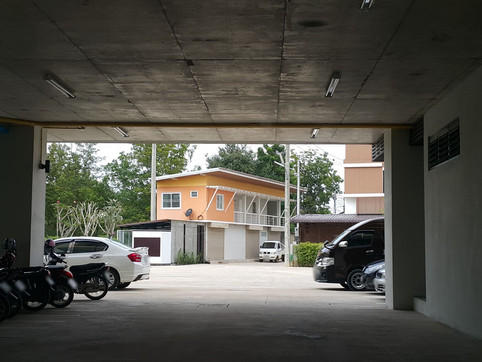 Street view near ABIZZ Hotel Lampang Airport, Lampang — © jrcarlsen (CC BY-SA · Mapillary)
