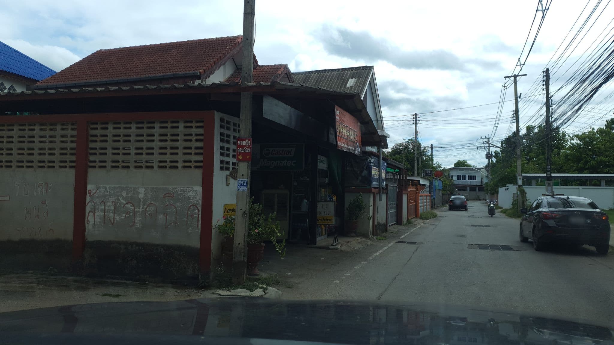 Street view near Kanyanat Boutique Hotel โรงแรม kanyanat, Lampang — © jrcarlsen (CC BY-SA · Mapillary)