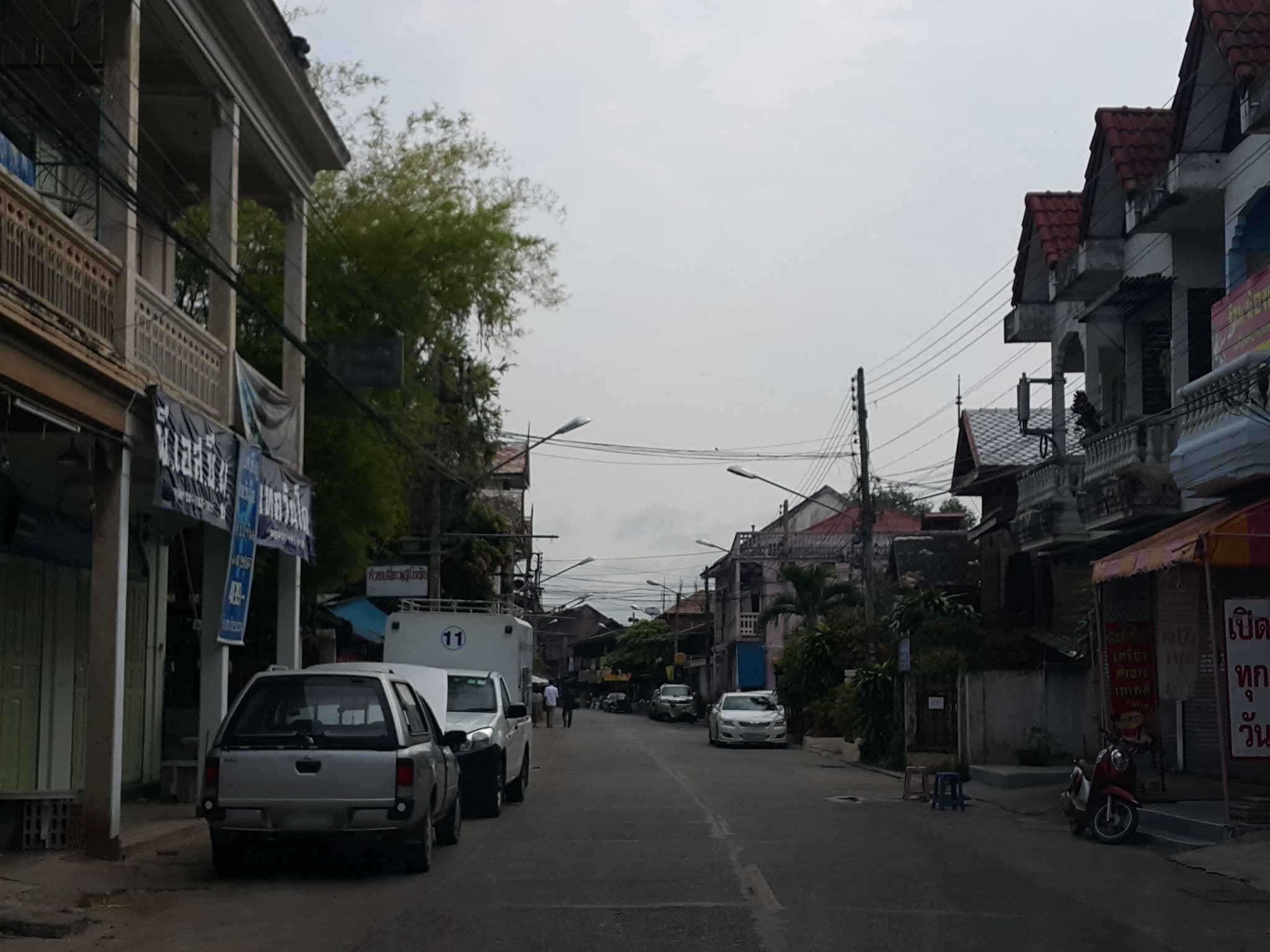 Street view near Casa No.2 Guesthouse, Lampang — © jrcarlsen (CC BY-SA · Mapillary)