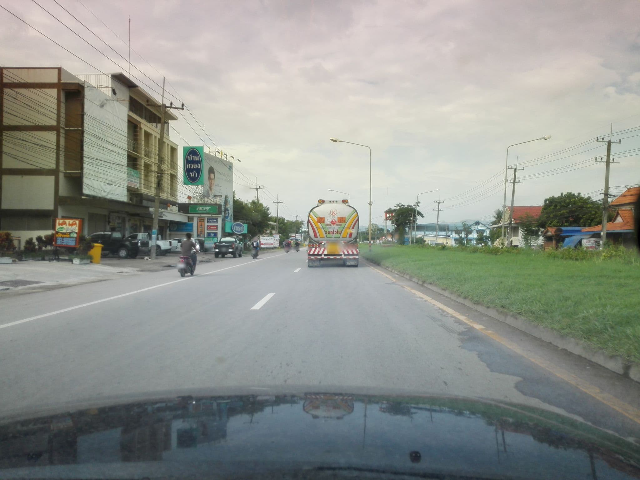 Street view near KK Boutique Inn, Mae Sot — © kaanpakpum (CC BY-SA · Mapillary)
