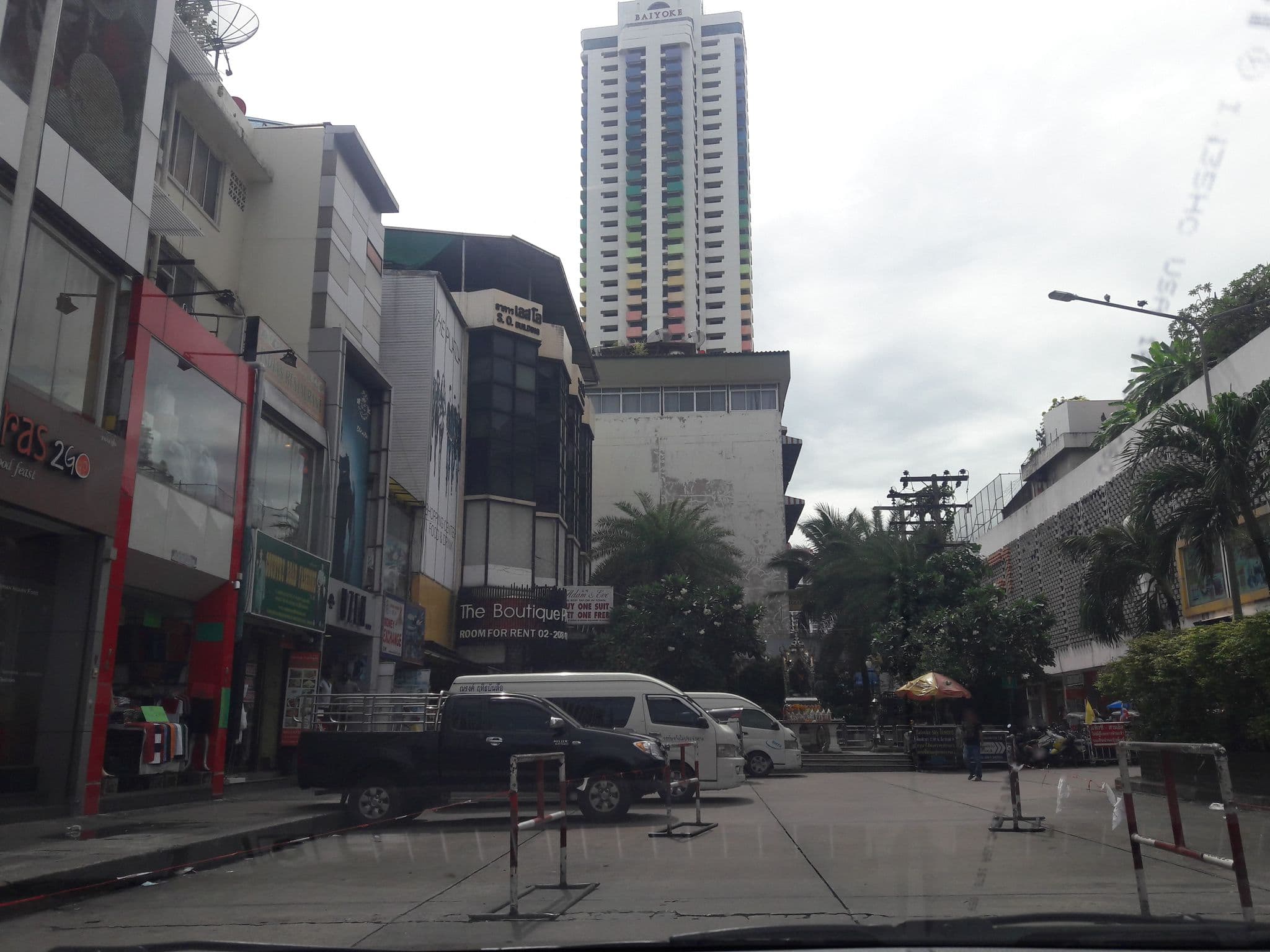 Street view near ABC SO Hotel, Makkasan