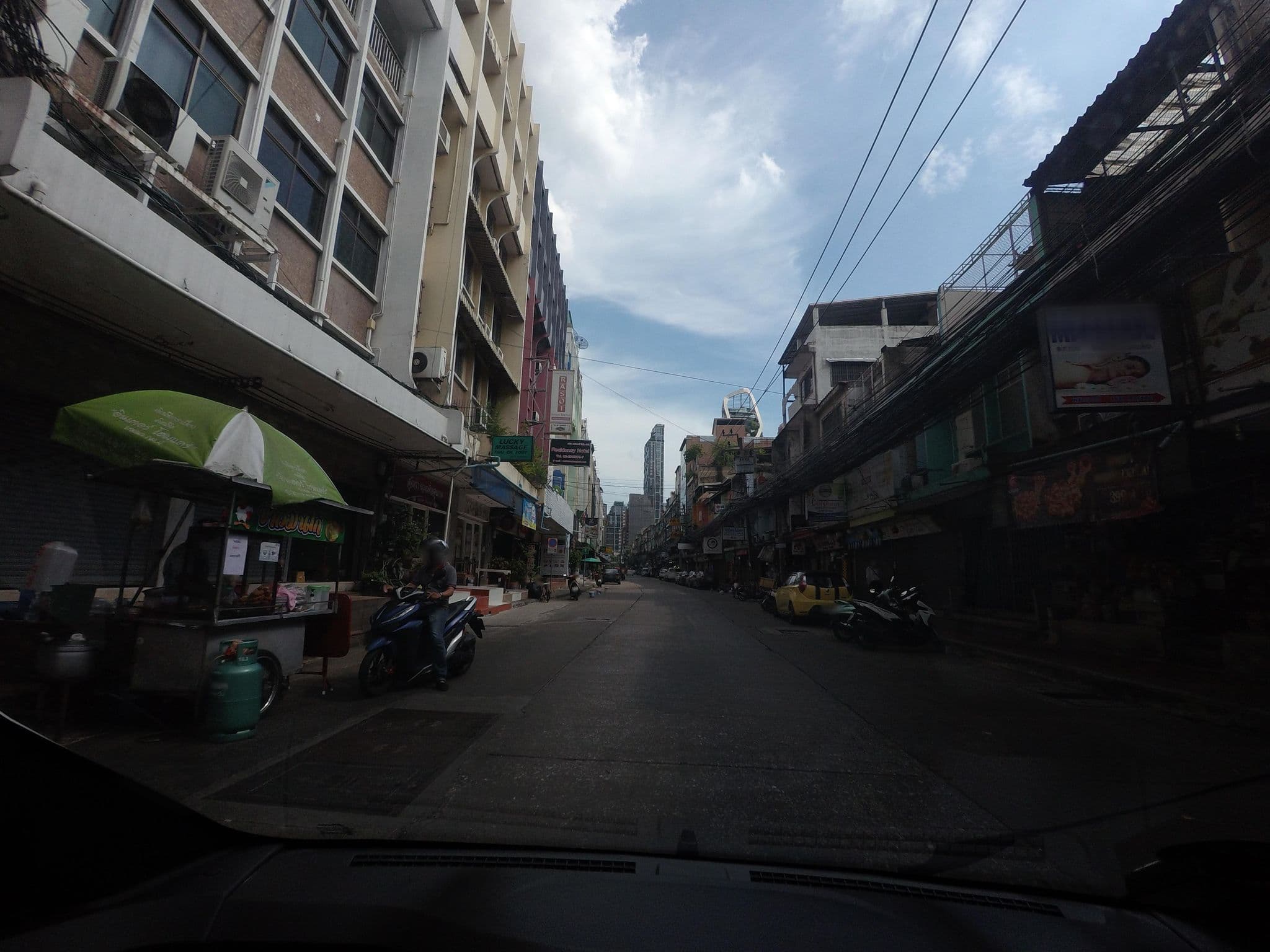 Street view near Residency Hotel Bangkok, Makkasan