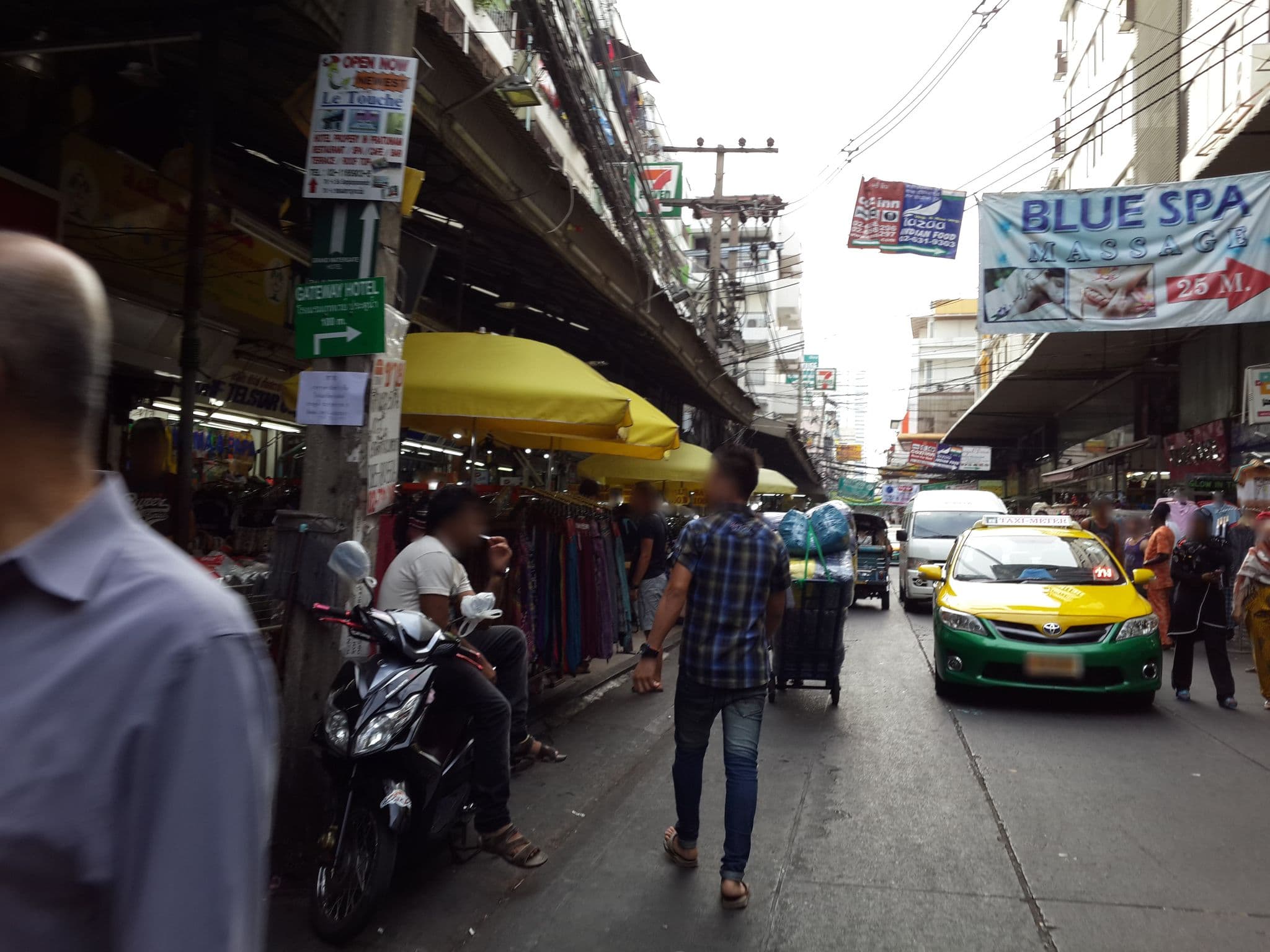 Street view near ROYAL ASIA HOTEL PRATUNAM, Makkasan