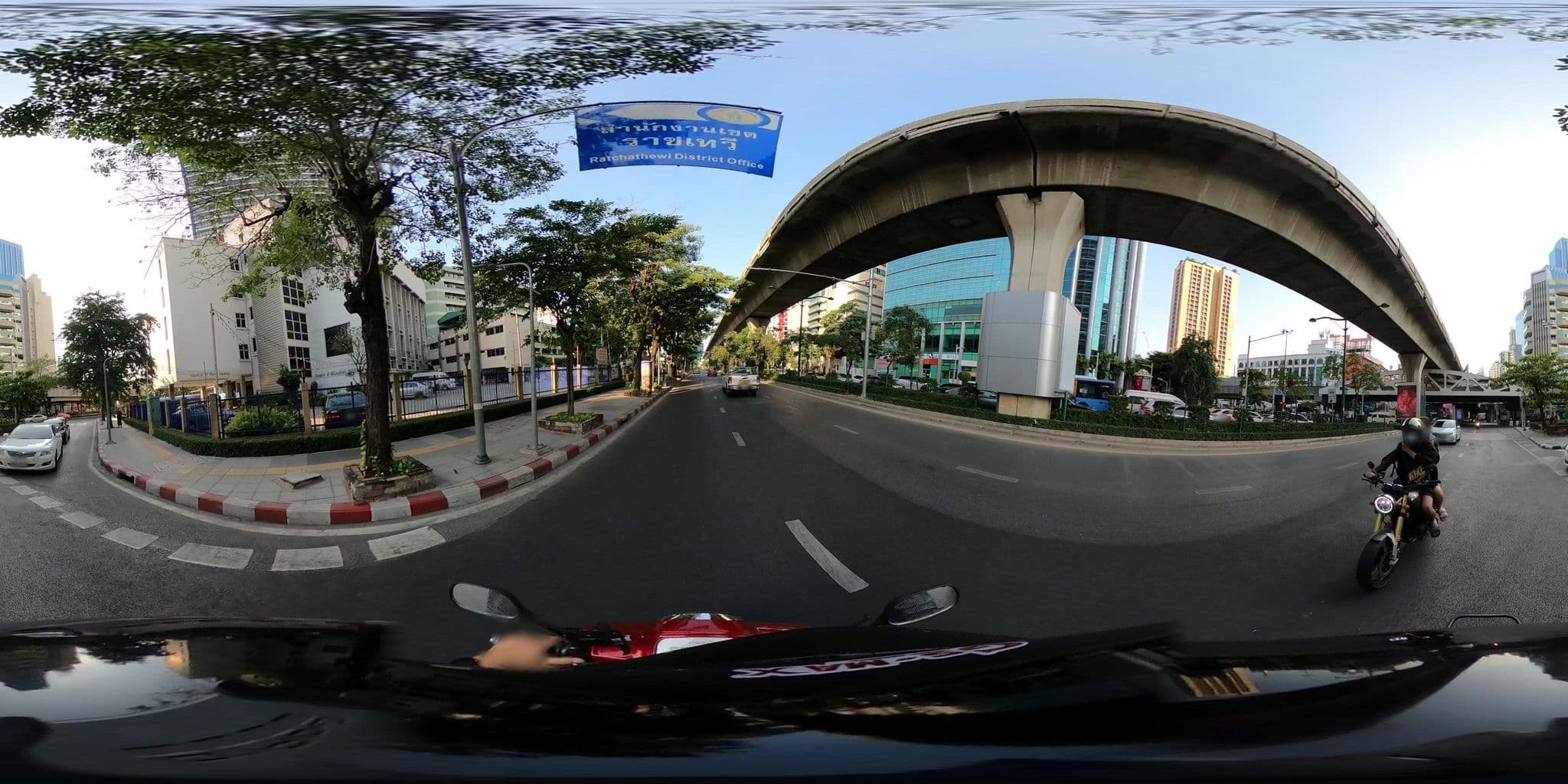 Street view near DT Hotel Pratunam, Ratchathewi — © NatchaponJ (CC BY-SA · Mapillary)