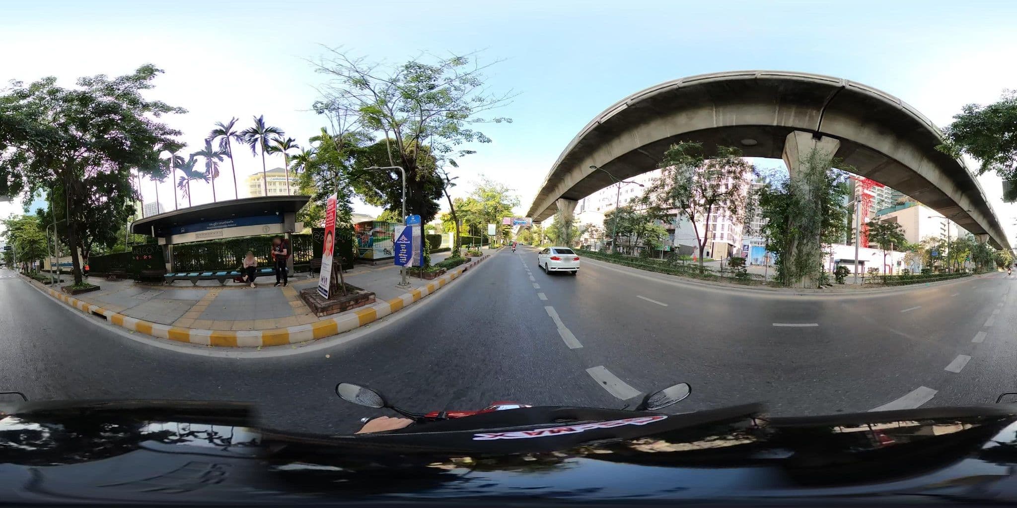 Street view near Cubic Hotel Pratunam, Ratchathewi — © NatchaponJ (CC BY-SA · Mapillary)