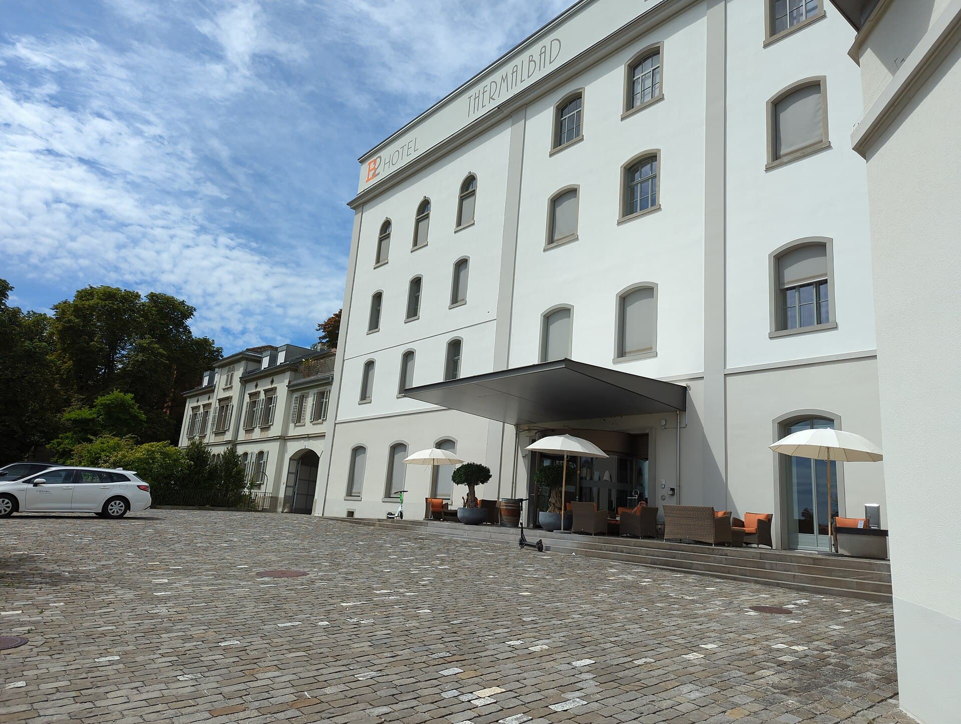 B2 Boutique Hotel + Spa Zürich (via Wikimedia Commons, CC0)