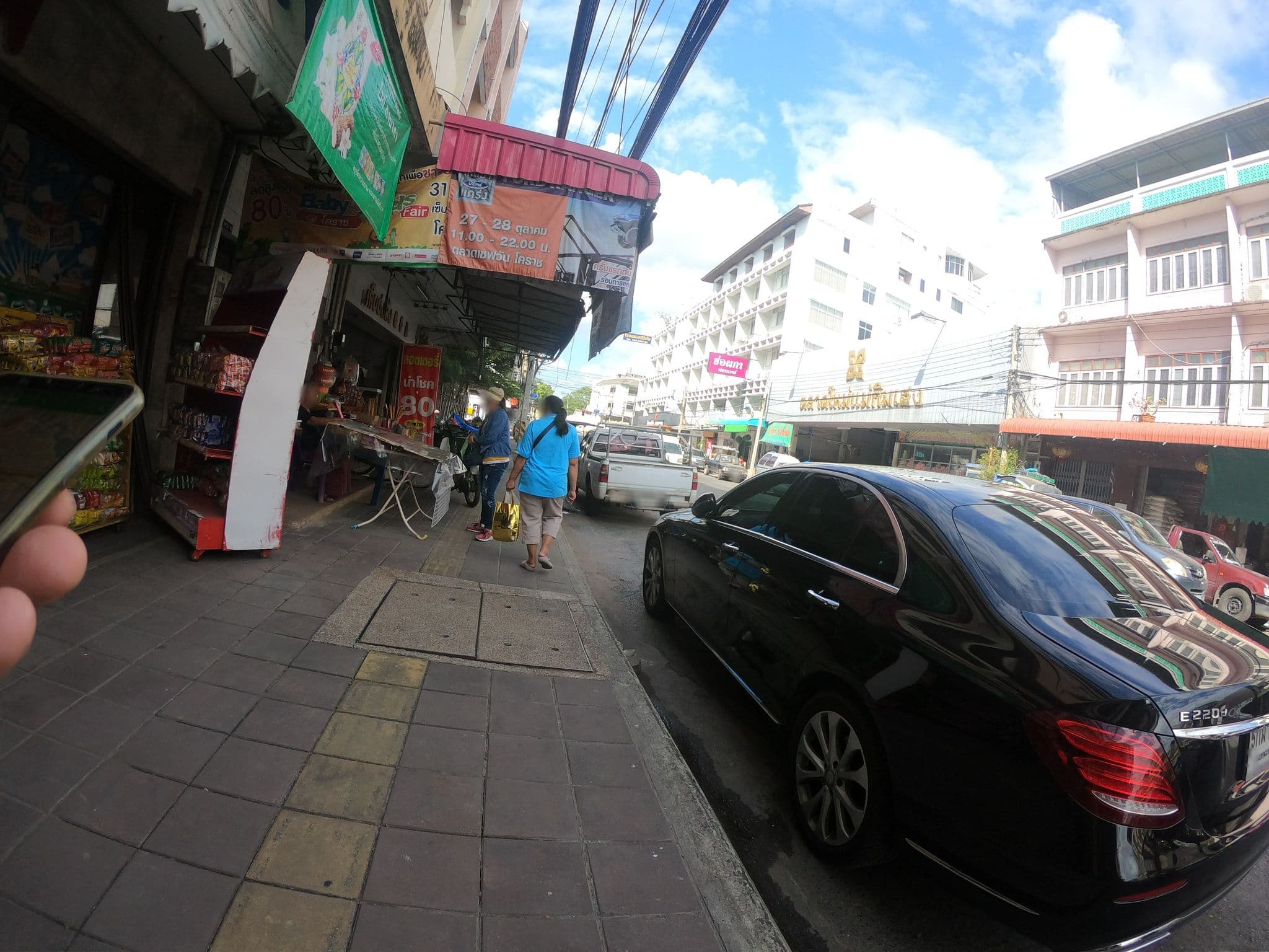 Street view near Srivichai Hotel, Nakhon Ratchasima — © ozflor (CC BY-SA · Mapillary)
