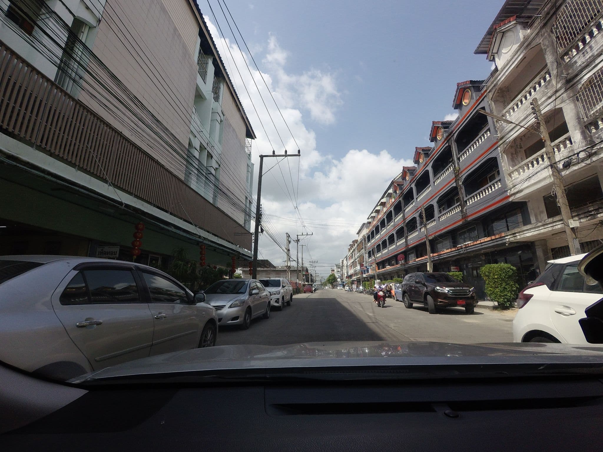 Street view near Smile Mansion, Nakhon Si Thammarat — © mishari (CC BY-SA · Mapillary)