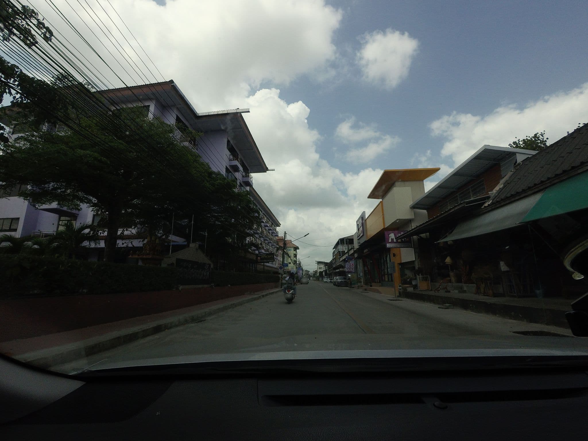 Street view near Premier Hotel Nakhonsithammarat, Nakhon Si Thammarat — © mishari (CC BY-SA · Mapillary)