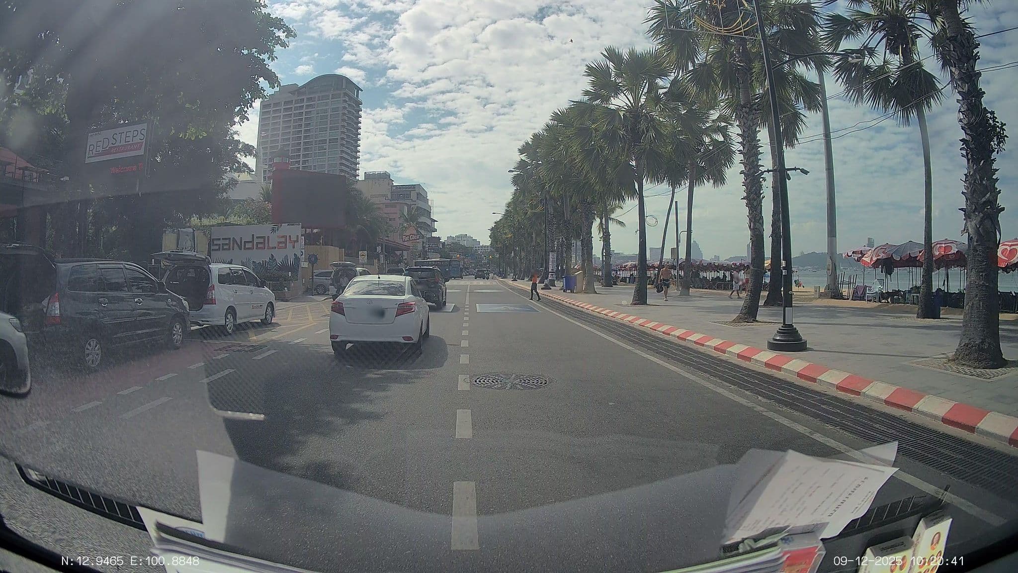 Street view near Pattaya Discovery Beach Hotel, Pattaya