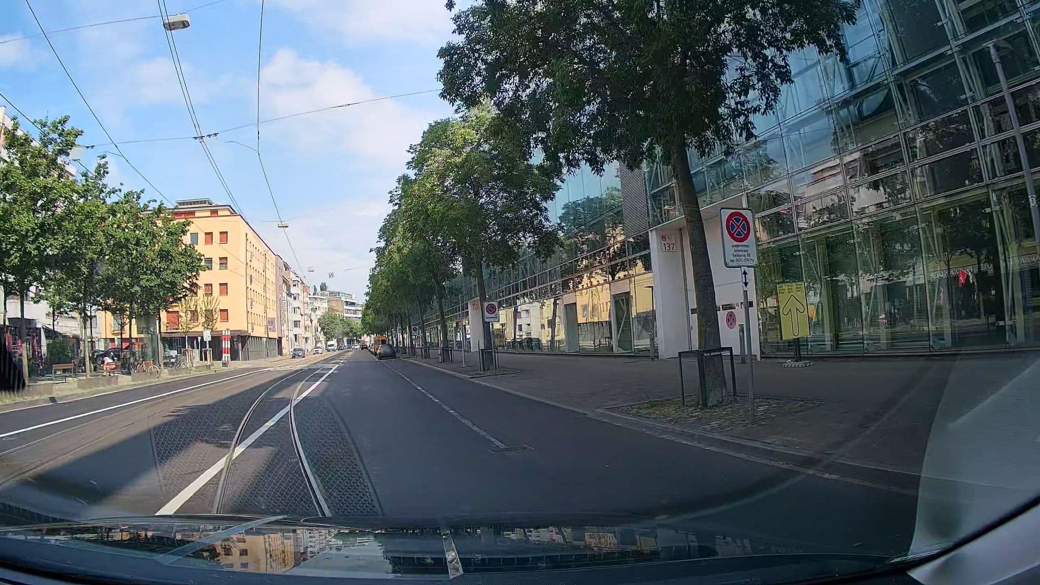 Street view near Bloom, Basel — © StefanS79 (CC BY-SA · Mapillary)
