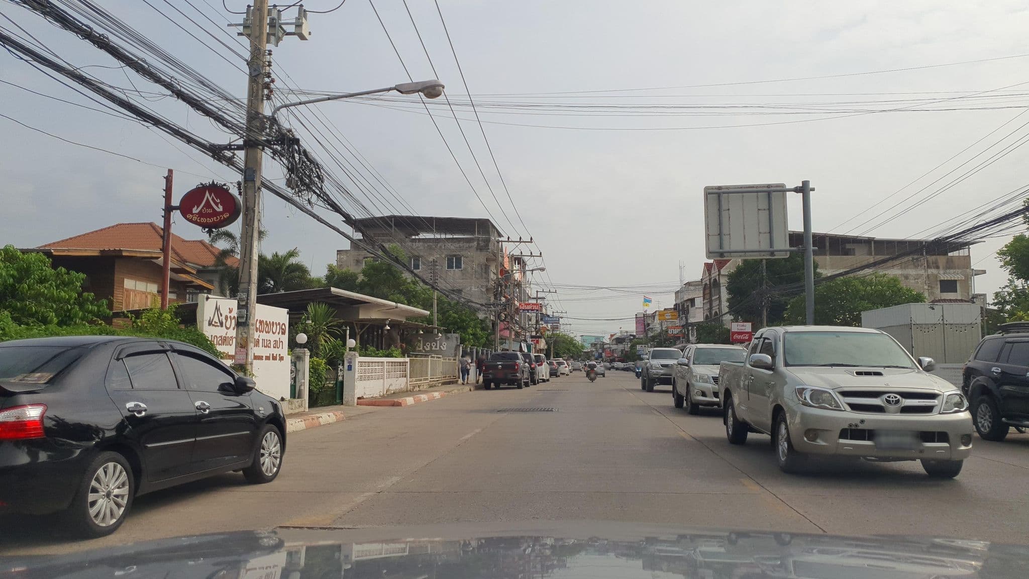 Street view near Baan Sithepaban Guesthouse, Phitsanulok — © jrcarlsen (CC BY-SA · Mapillary)