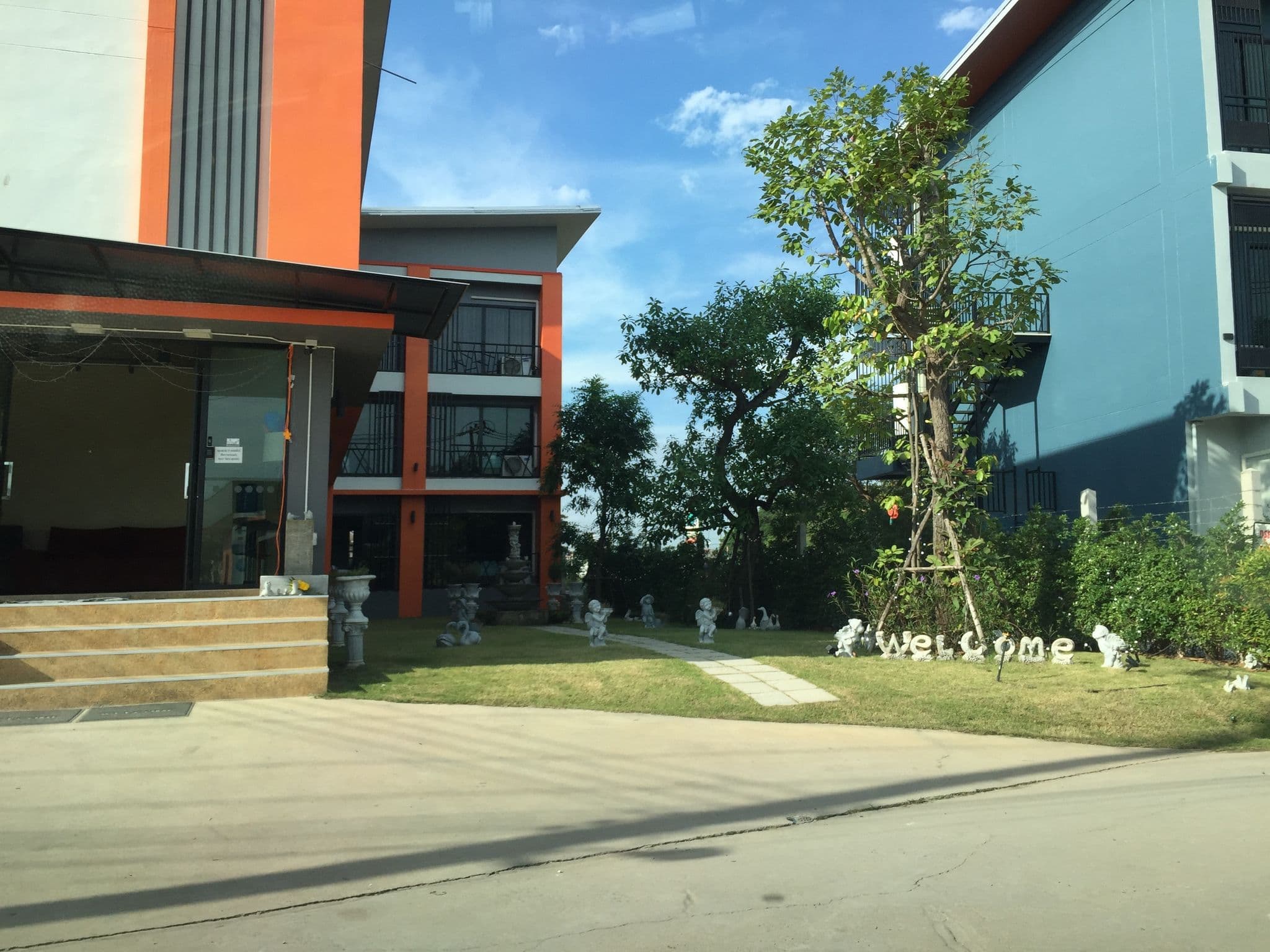 Street view near Proud Residence, Phitsanulok — © kyoko (CC BY-SA · Mapillary)