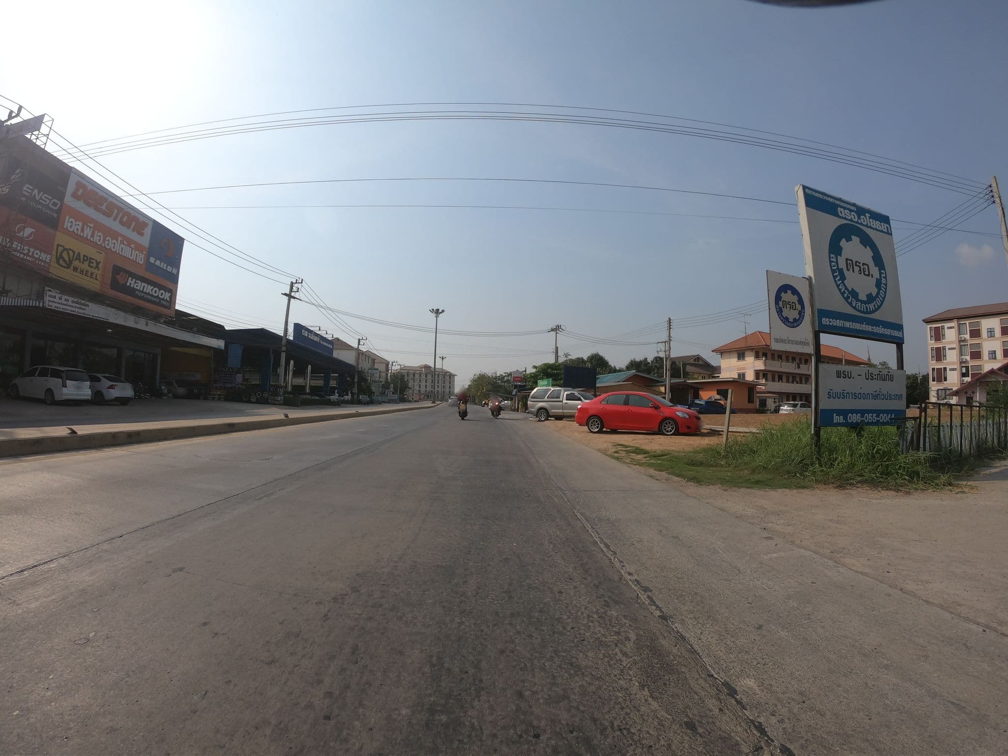 Street view near โรงแรมดีอาร์ DR, Phra Nakhon Si Ayutthaya — © ozflor (CC BY-SA · Mapillary)