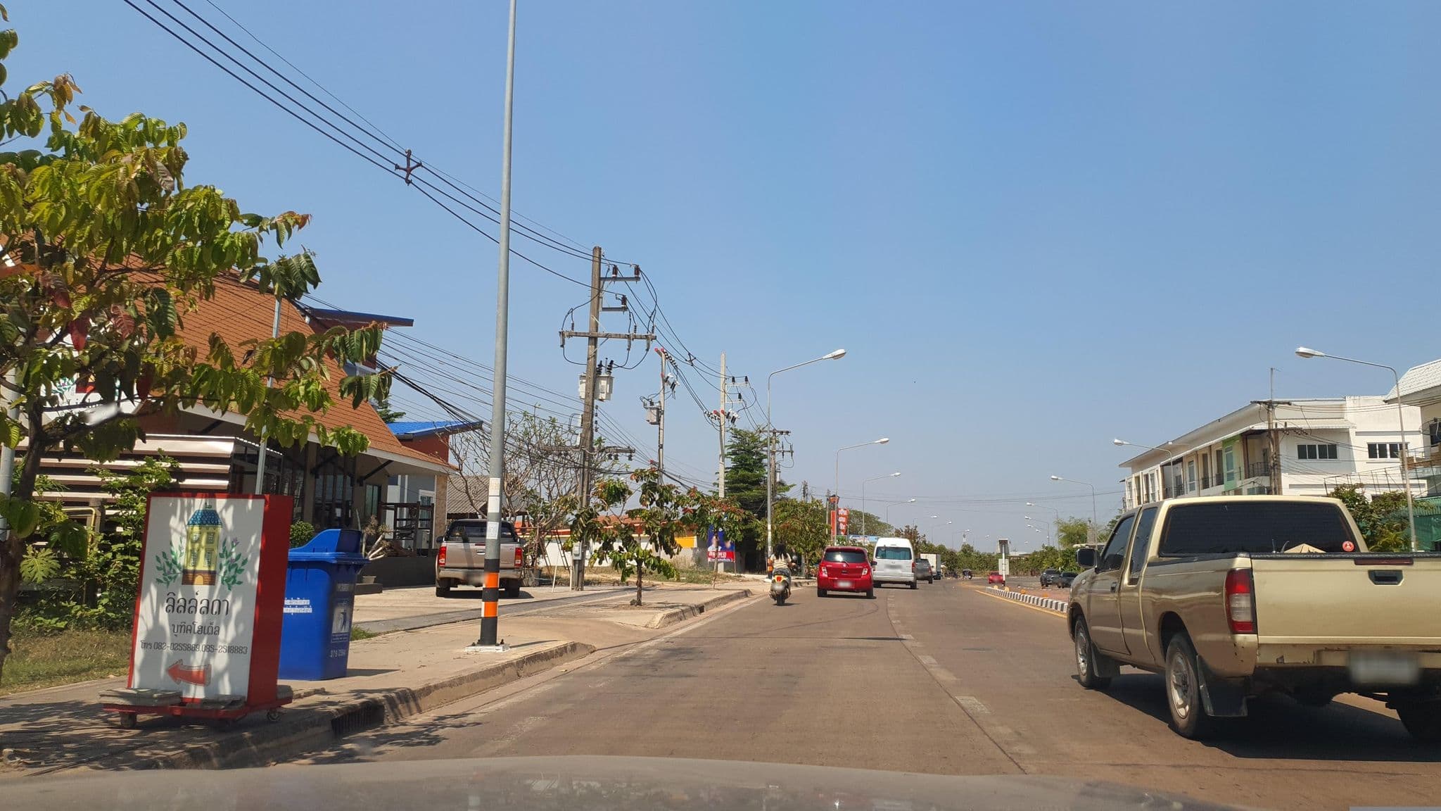 Street view near โรงแรม Linlada Boutique Hotel, Sakon Nakhon — © jrcarlsen (CC BY-SA · Mapillary)