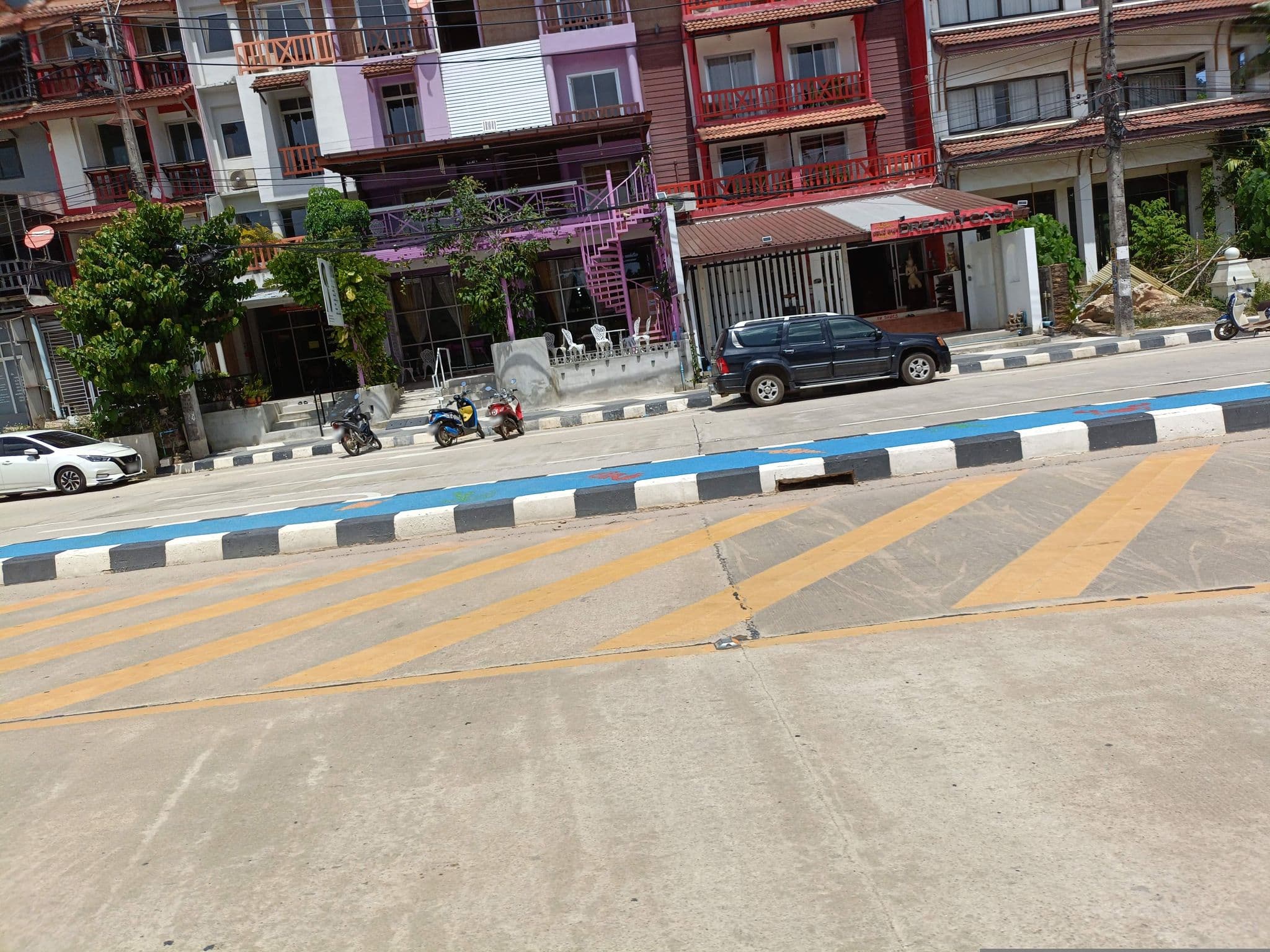 Street view near Dreamy casa, Saladan