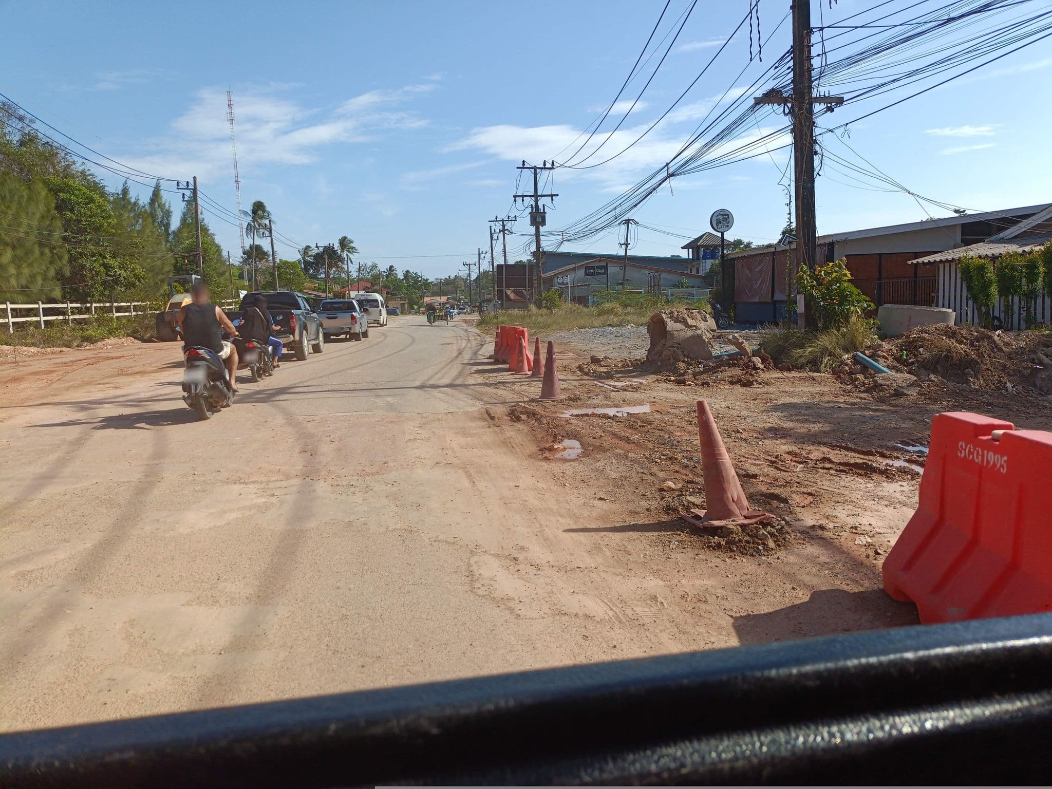 Street view near The Pool House Koh Lanta, Saladan