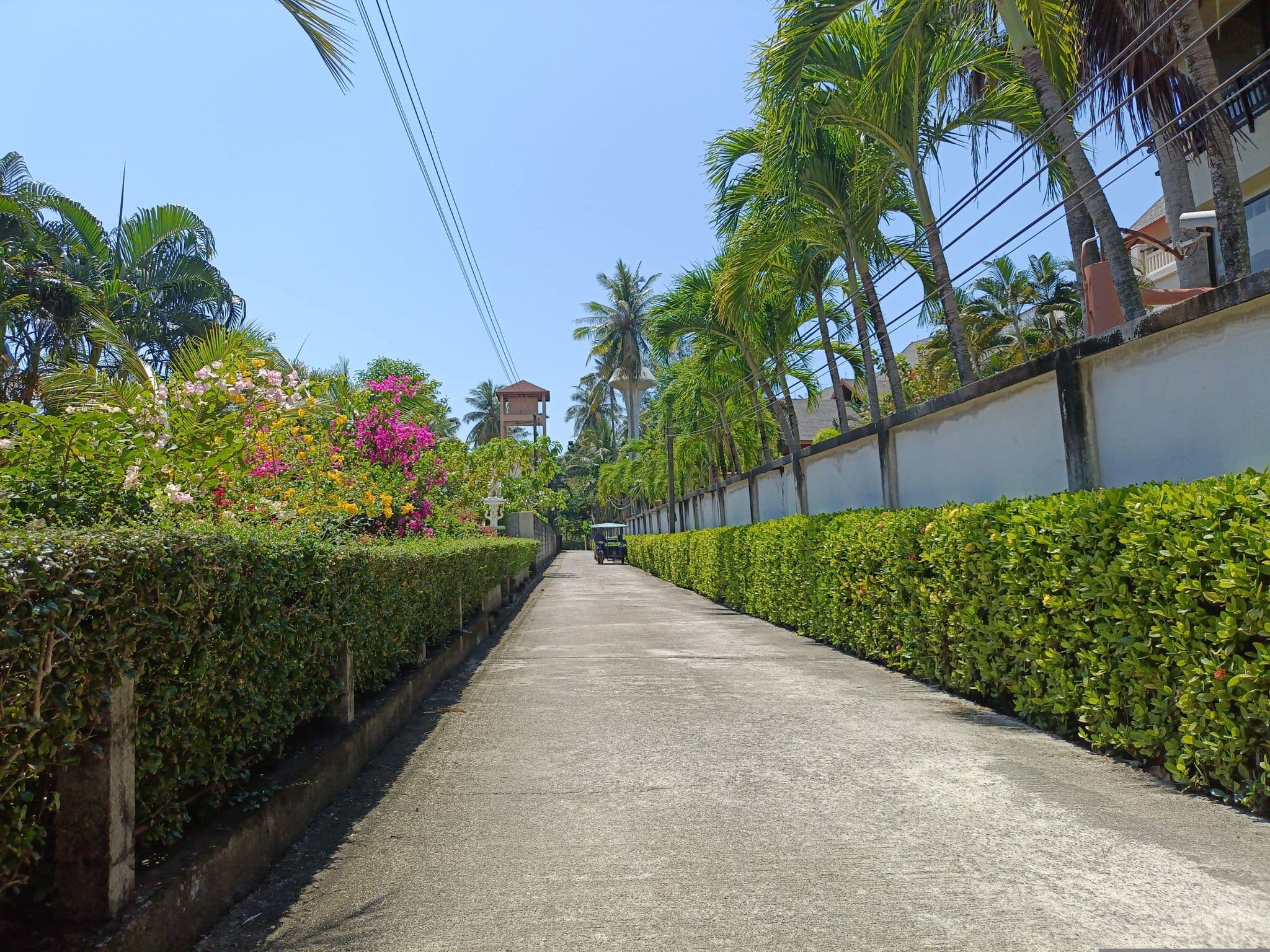 Street view near Noble House Beach Resort, Saladan