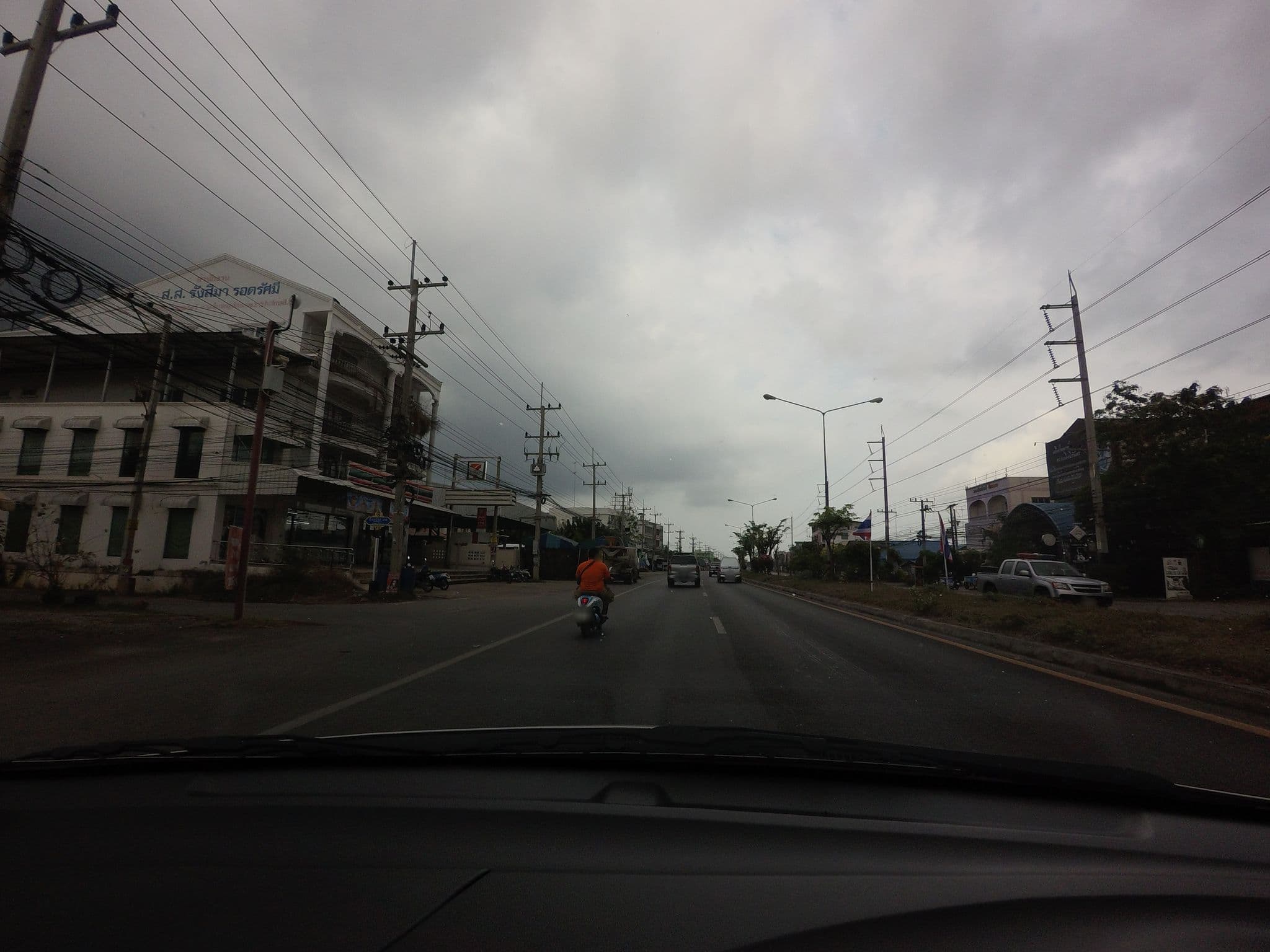 Street view near OYO 664 Nara Hotel Restaurant And Bar, Samut Songkhram — © mishari (CC BY-SA · Mapillary)
