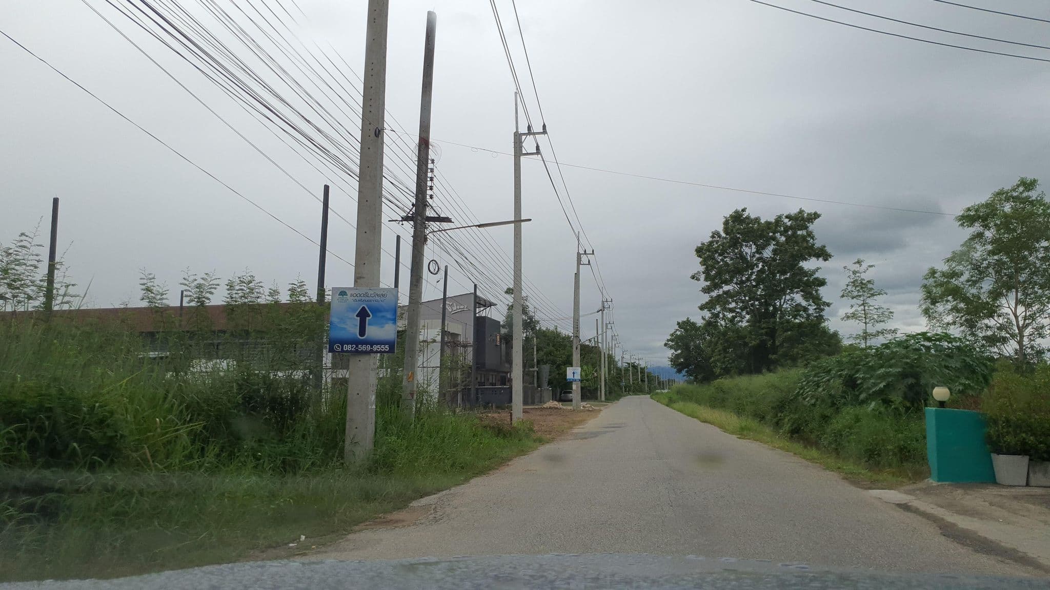Street view near Sweet Boat Hotel, San Pa Tong — © jrcarlsen (CC BY-SA · Mapillary)
