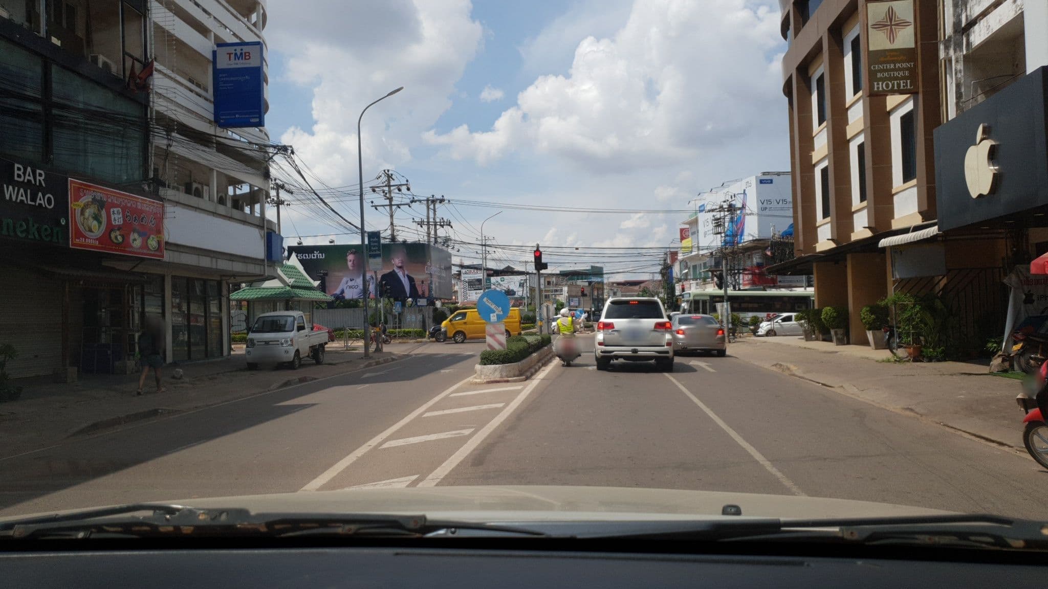 Street view near Center Point Boutique Hotel, Si Chiang Mai — © roadroid (CC BY-SA · Mapillary)