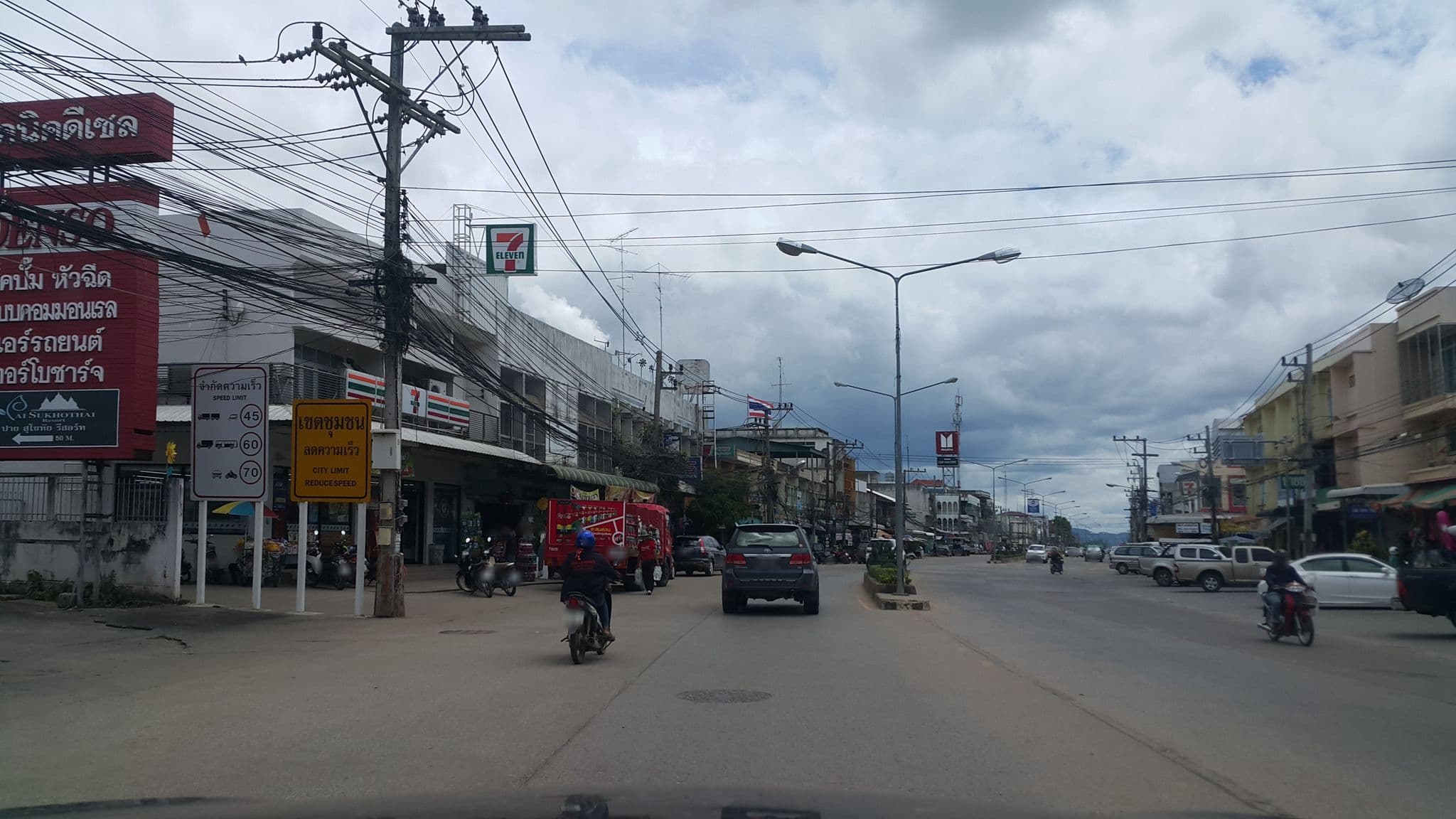 Street view near Pai Sukhothai Resort, Sukhothai — © jrcarlsen (CC BY-SA · Mapillary)