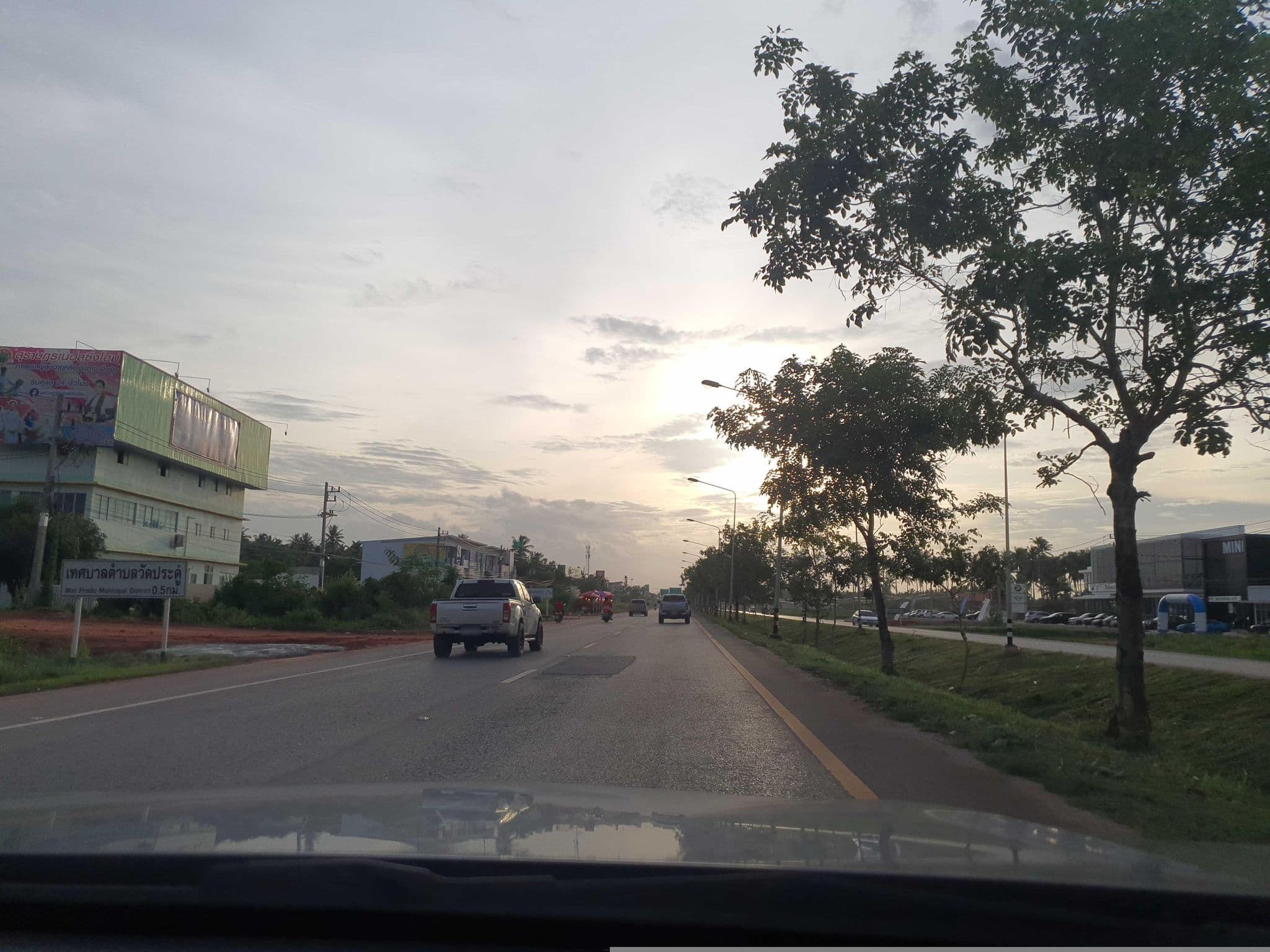 Street view near Sun smile (cafe & homesay), Surat Thani — © jrcarlsen (CC BY-SA · Mapillary)