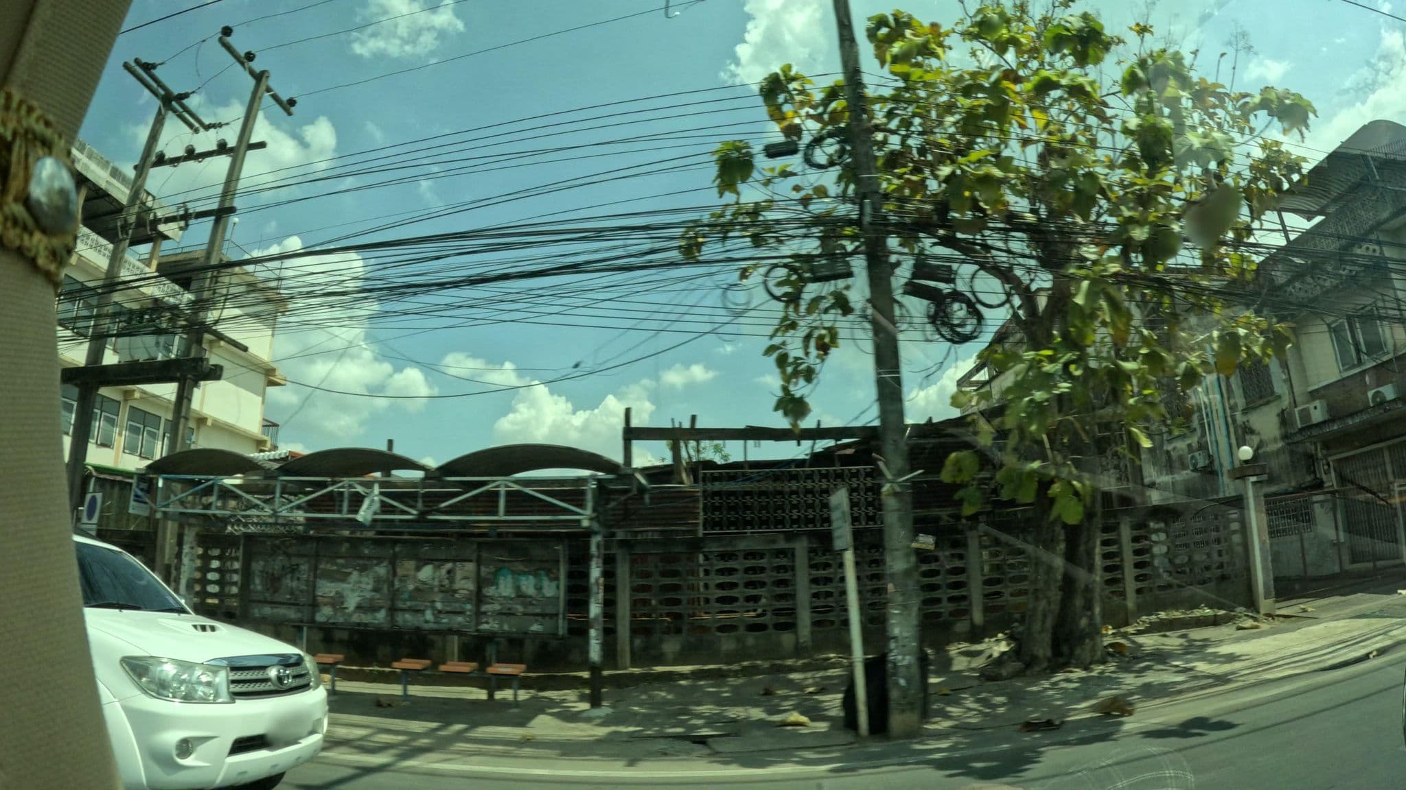 Street view near Pathum Thong Resort, Ubon Ratchathani — © ThailandCambodia (CC BY-SA · Mapillary)