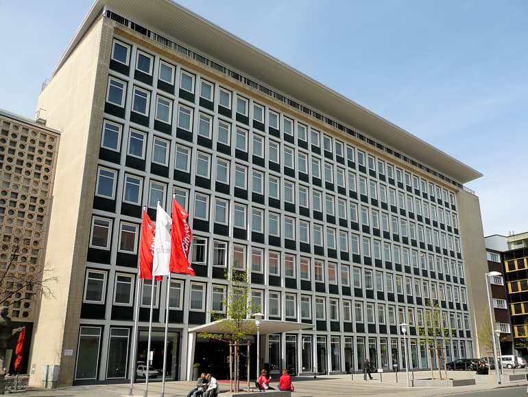 IntercityHotel Hannover (via Wikimedia Commons, Public domain)