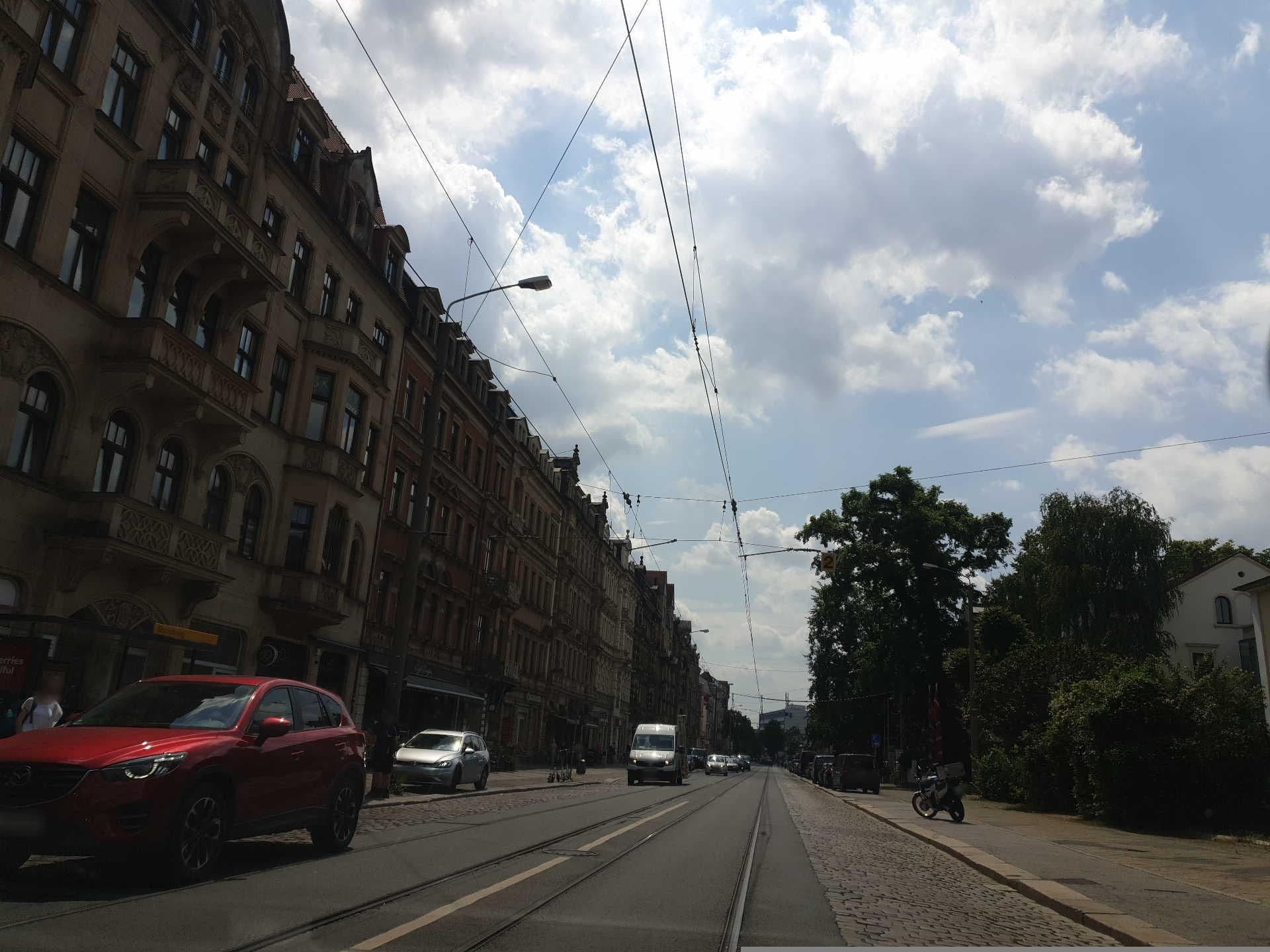 Street view near LaLeLu Hostel, Äußere Neustadt — © canislupus (CC BY-SA · Mapillary)