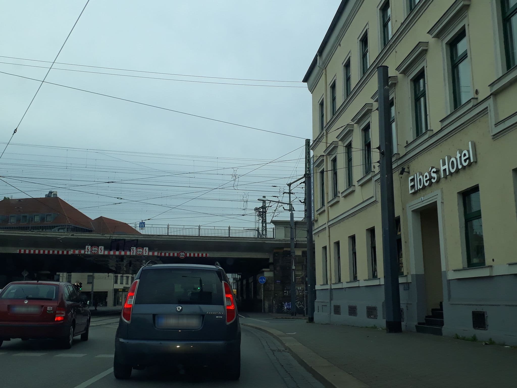 Street view near Elbe's Hotel Café-Bar, Dresden — © thomas (CC BY-SA · Mapillary)