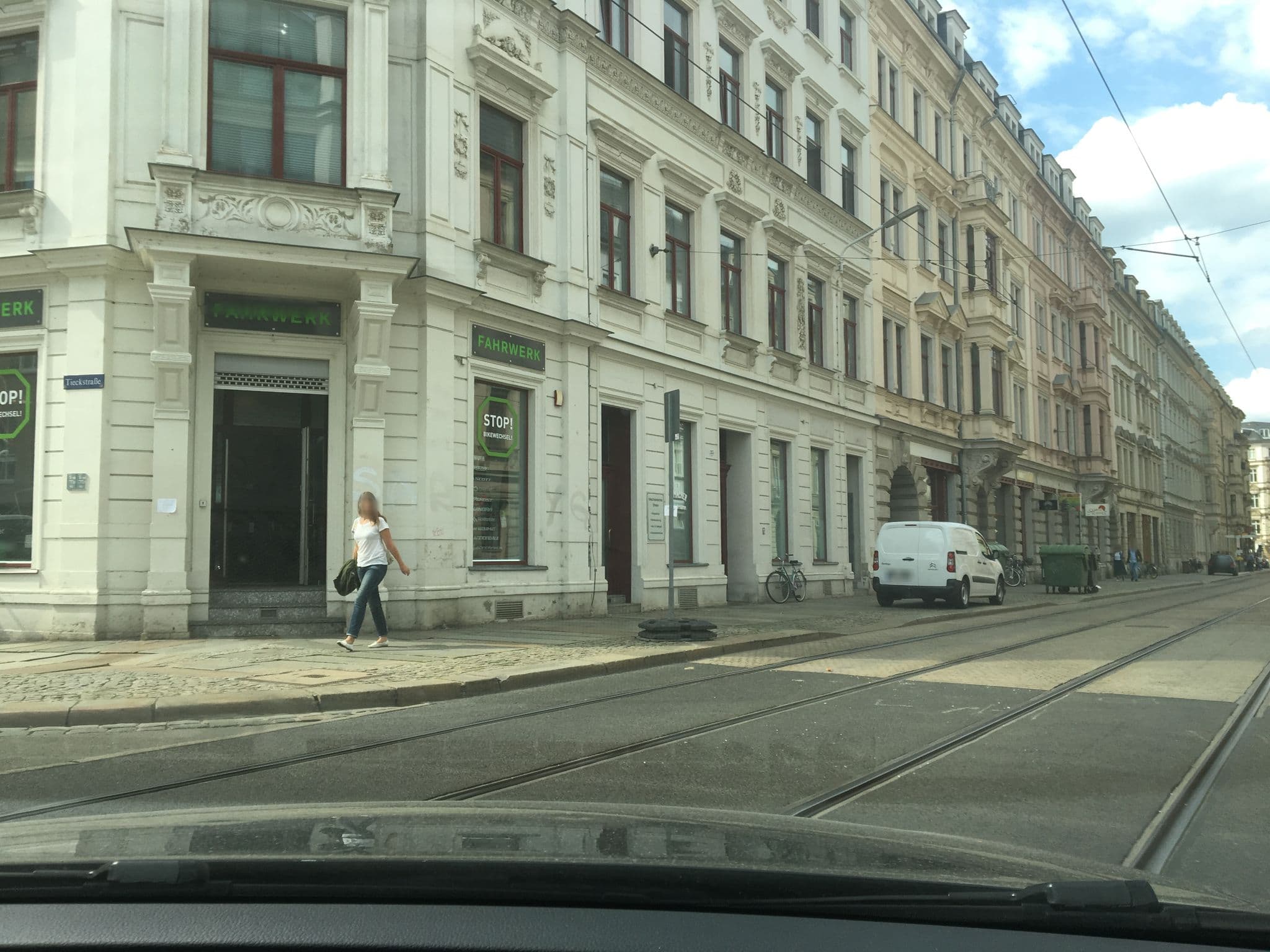 Street view near Limehome Dresden Hoyerswerdaer Straße, Äußere Neustadt — © swalther (CC BY-SA · Mapillary)