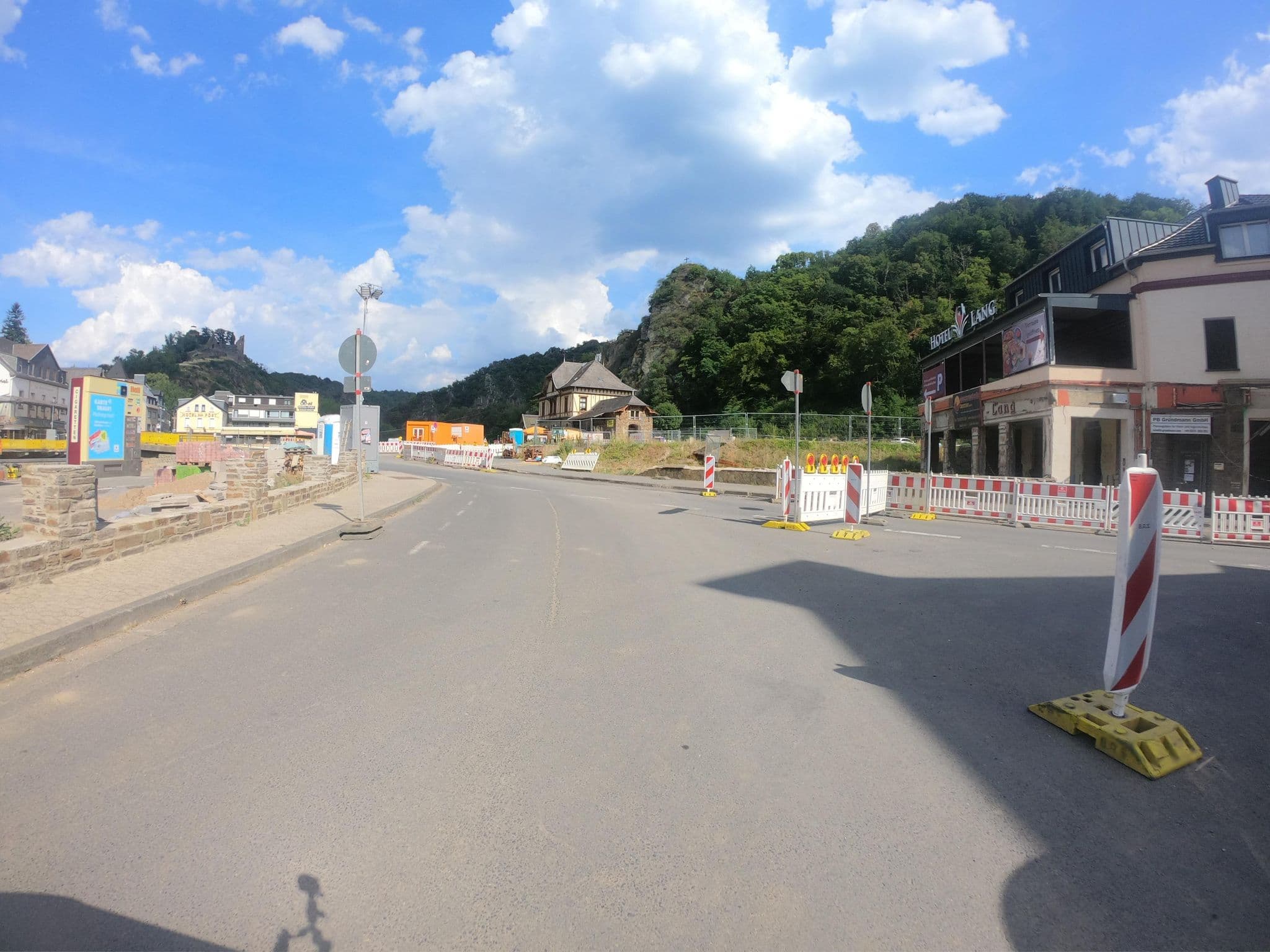 Street view near Hotel Lang Altenahr, Altenahr — © joostjakob (CC BY-SA · Mapillary)