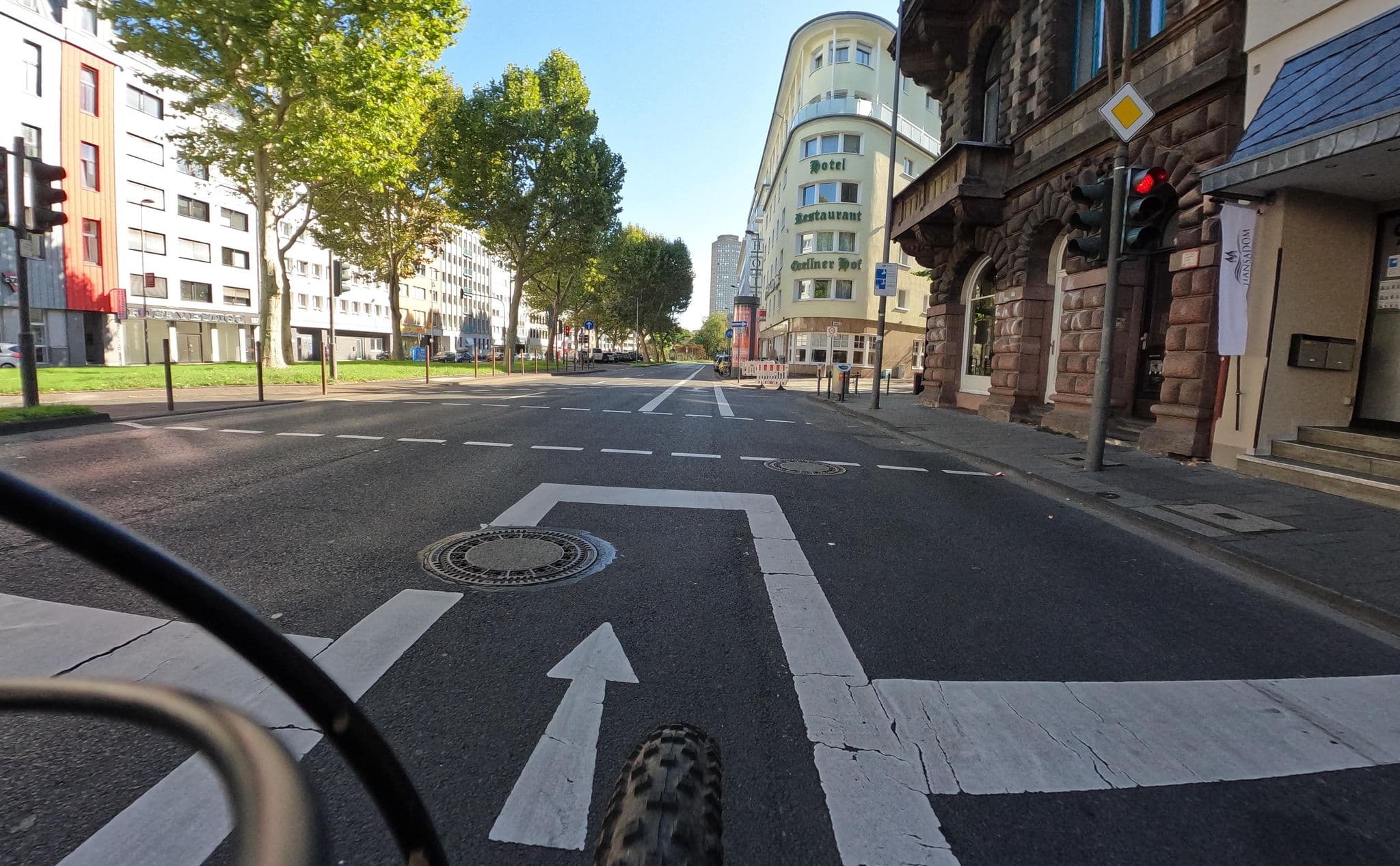 Street view near HansaDom Hotel Köln (ehml. Ina Royal Hotel), Neustadt/Nord — © countzero5 (CC BY-SA · Mapillary)